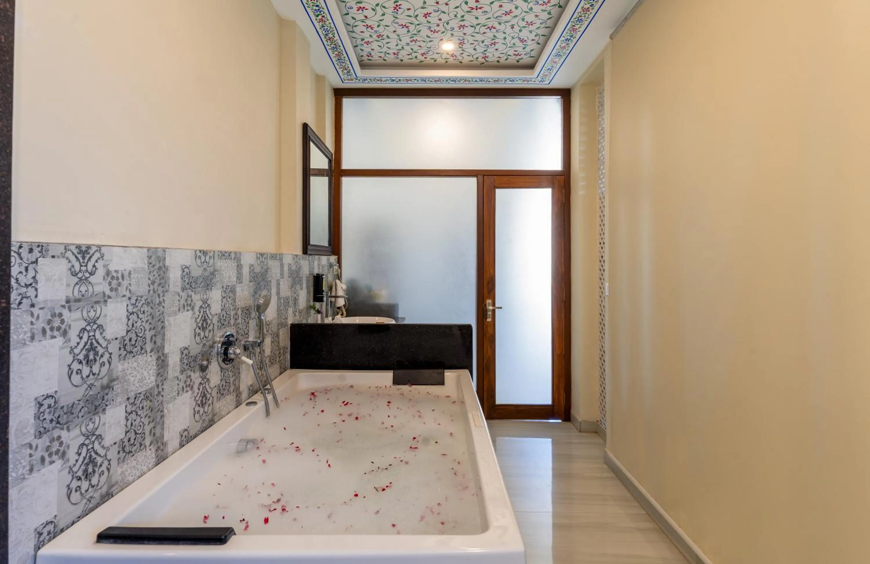 Bathroom, Bed in The Everest Hill Resort & Spa-Kumbhalgarh