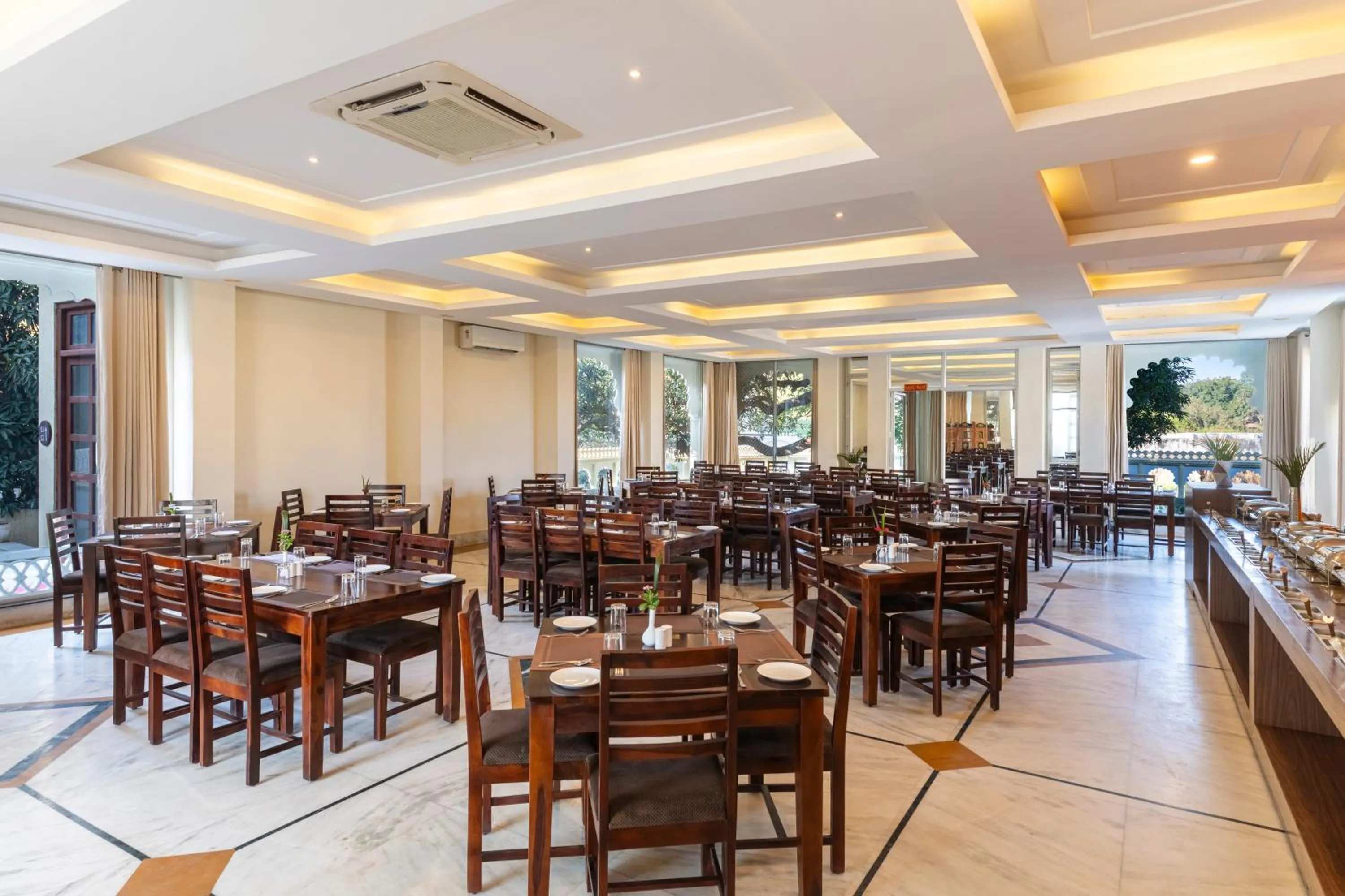 Restaurant/places to eat in The Everest Hill Resort & Spa-Kumbhalgarh