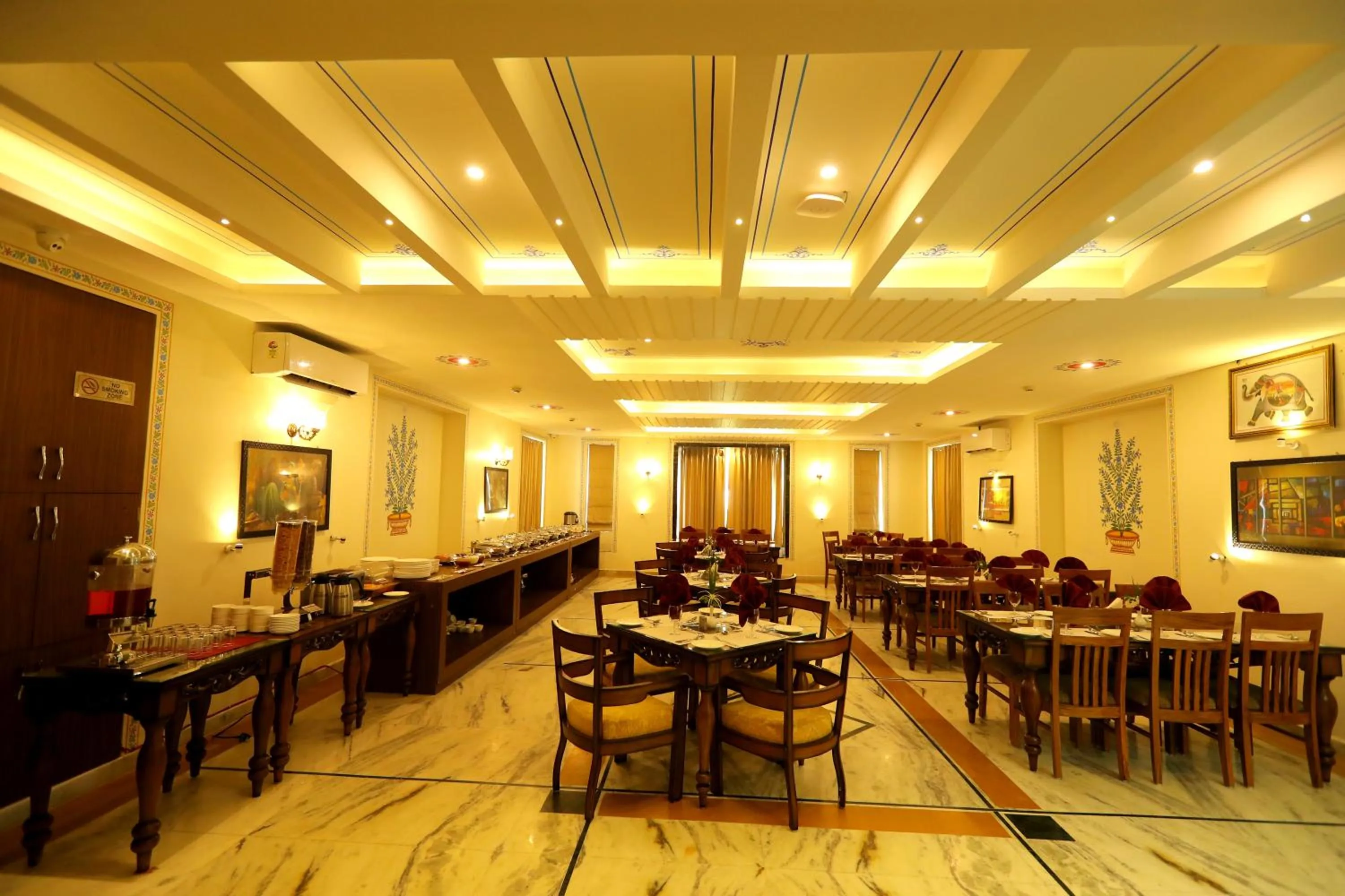Restaurant/places to eat in The Everest Hill Resort & Spa-Kumbhalgarh
