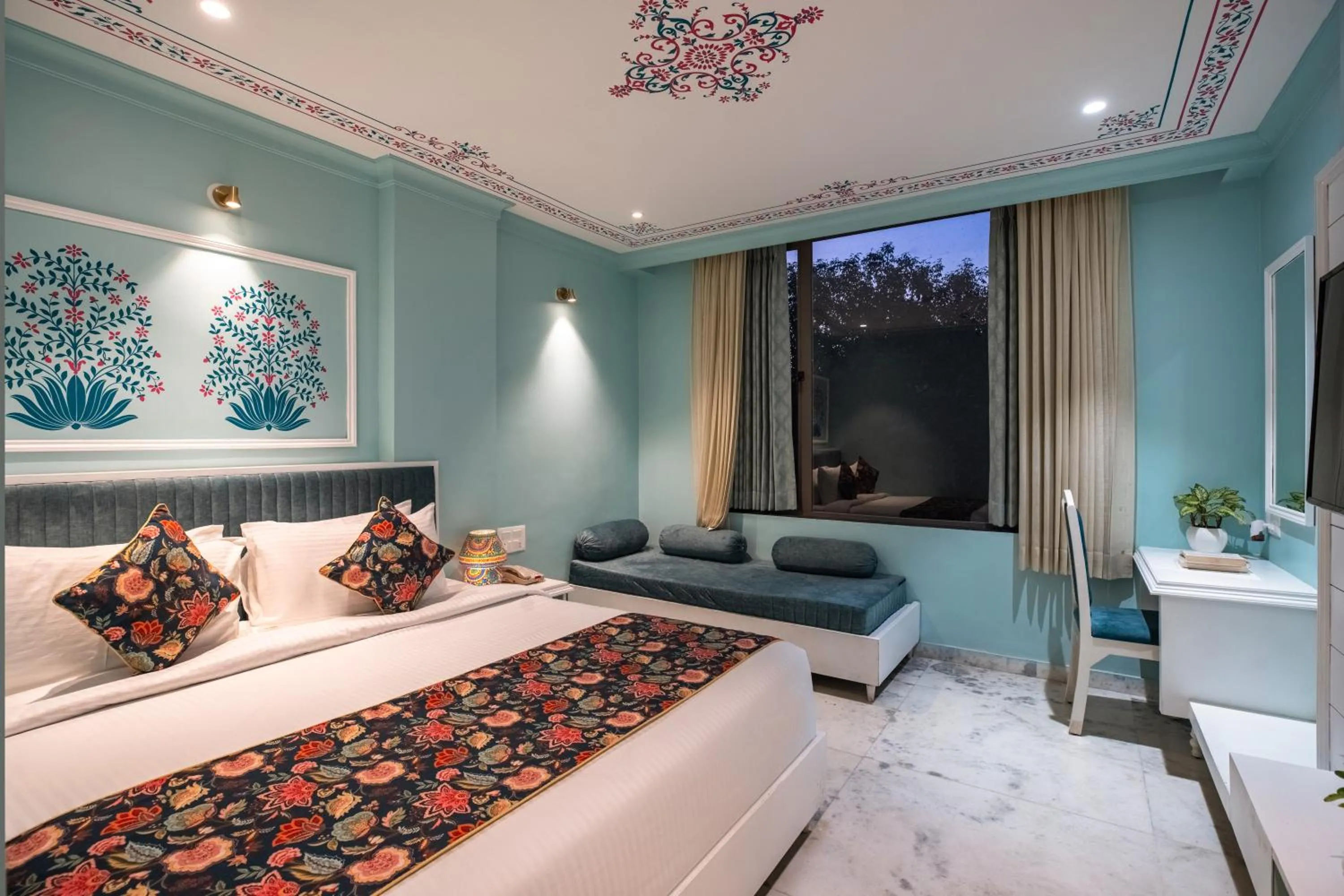 Bed in The Everest Hill Resort & Spa-Kumbhalgarh
