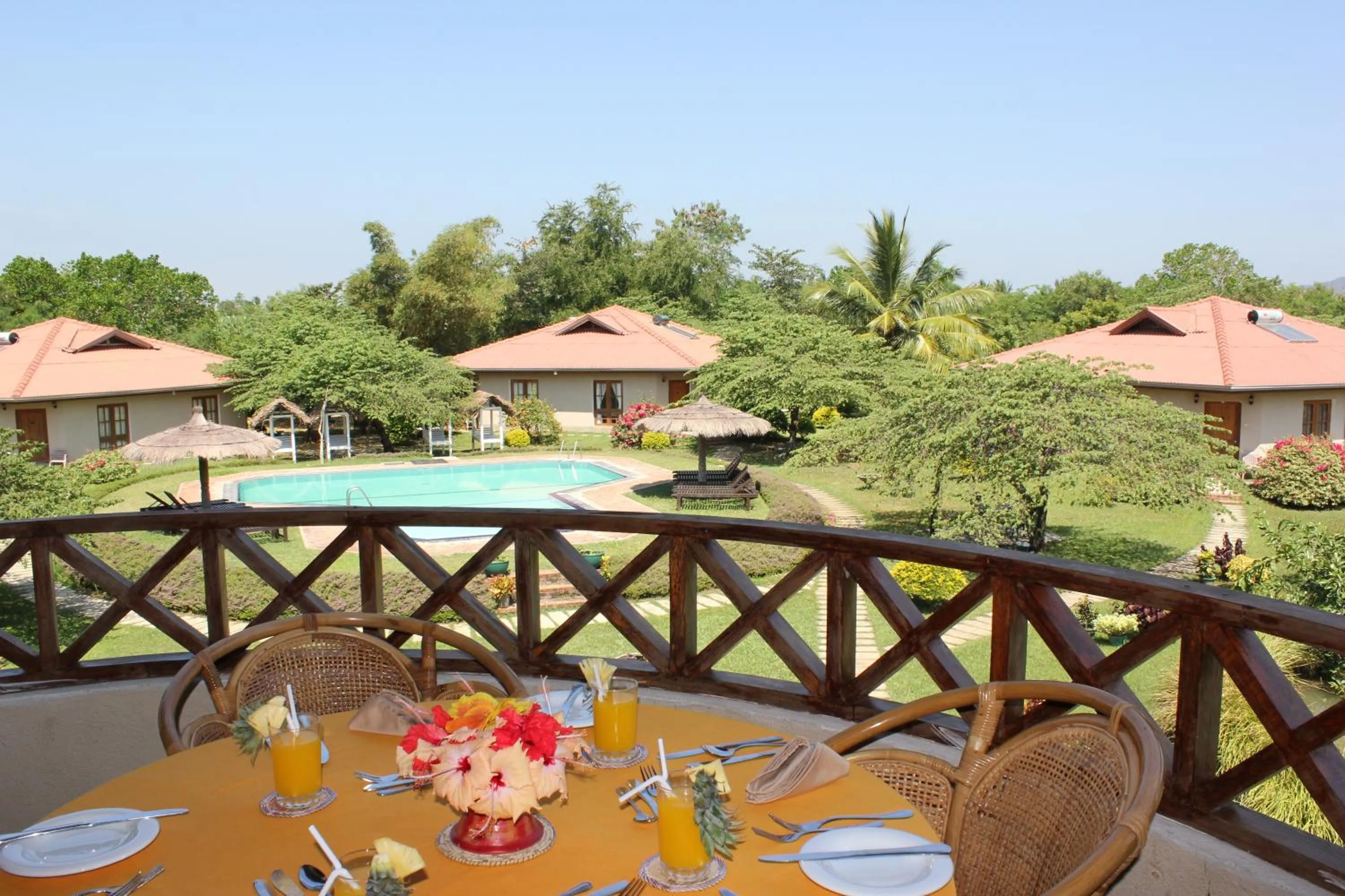 Restaurant/places to eat in Hibiscus Garden Hotel