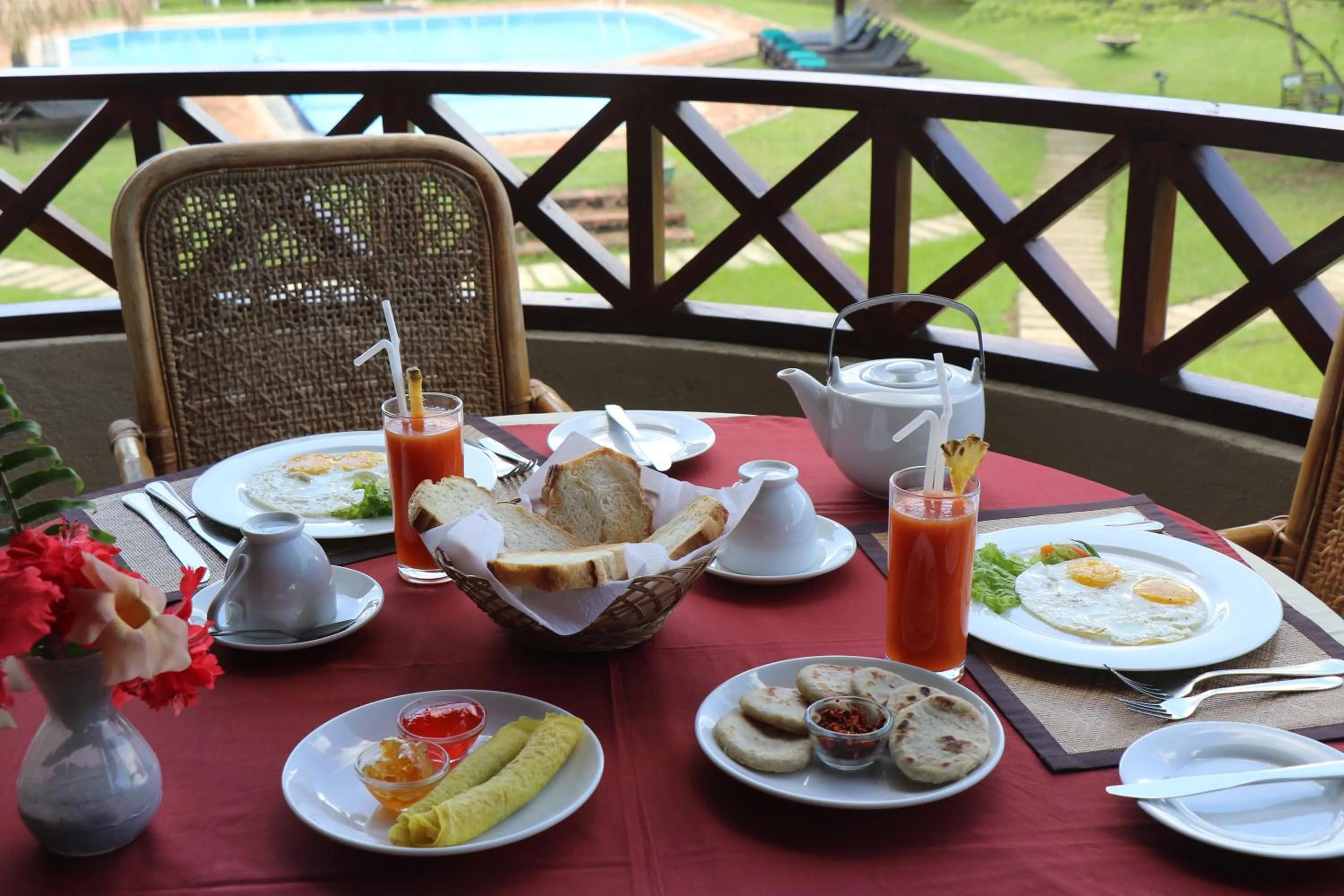 Breakfast in Hibiscus Garden Hotel