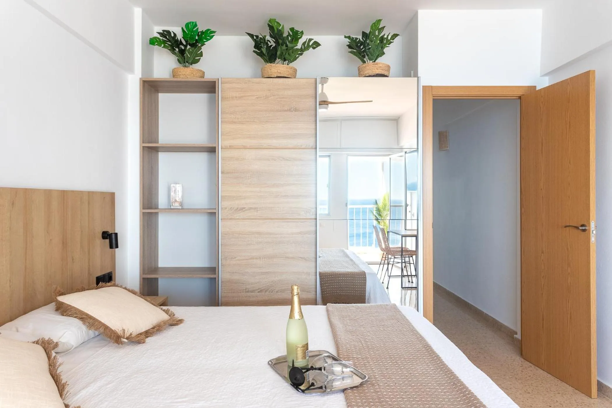 wardrobe, Bed in Apartamentos Mirador