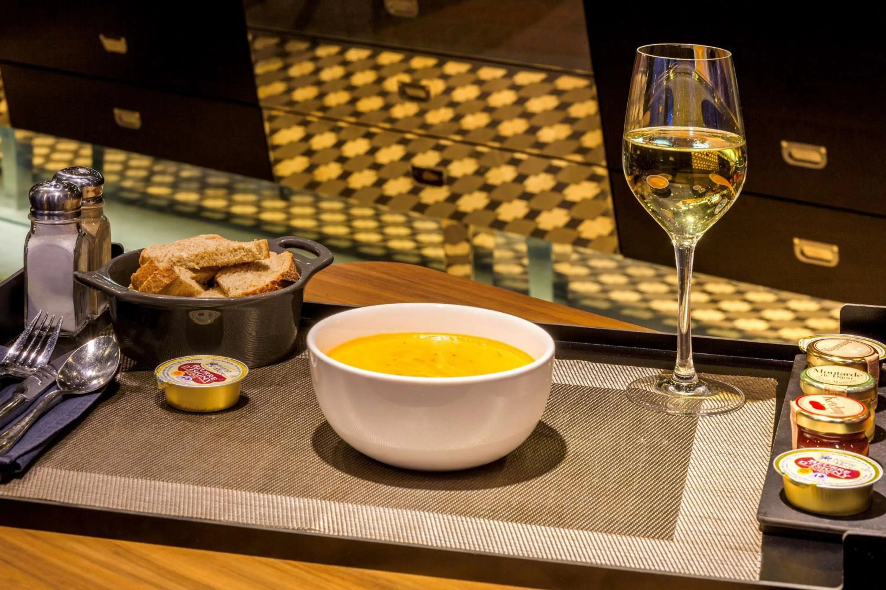 Restaurant/places to eat in Best Western Premier Why Hotel