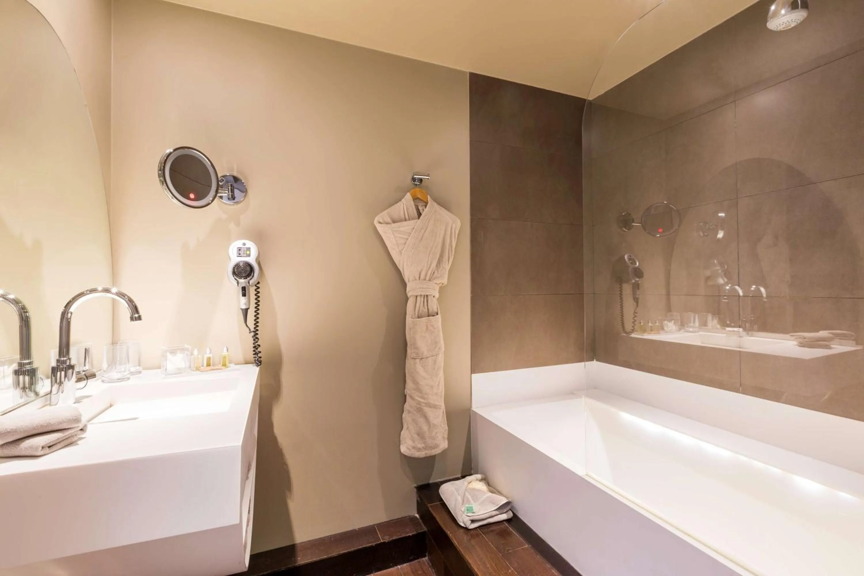 Photo of the whole room in Best Western Premier Why Hotel