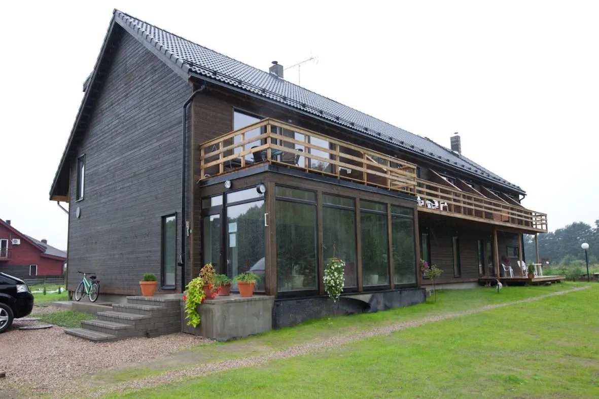 Facade/entrance in Love Island 2