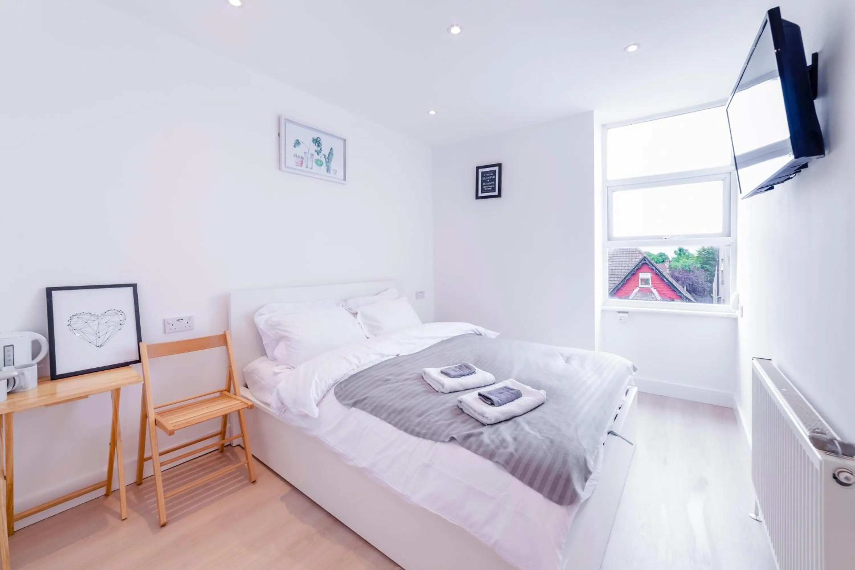 Bed in Quiet cosy rooms