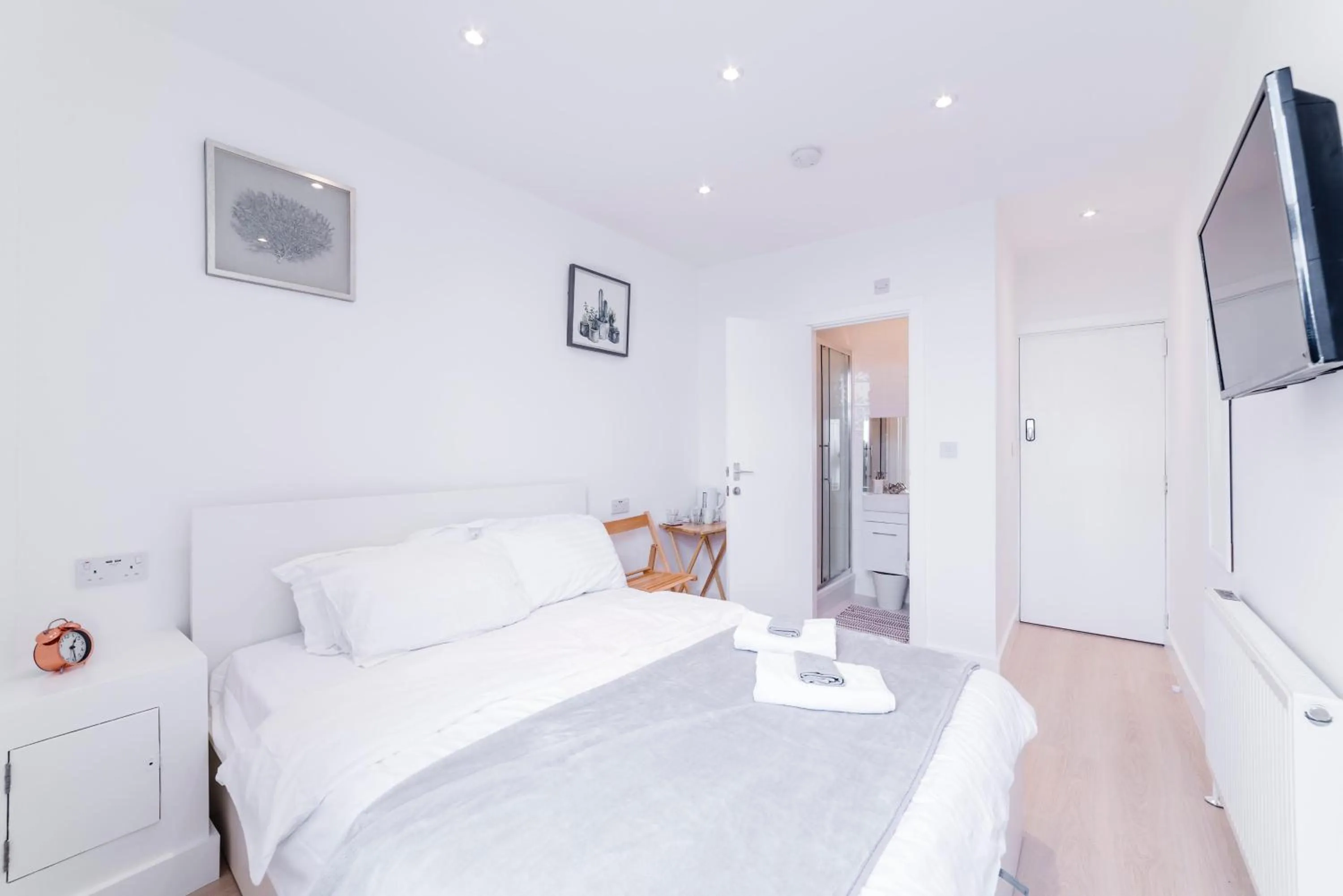 Bed in Quiet cosy rooms