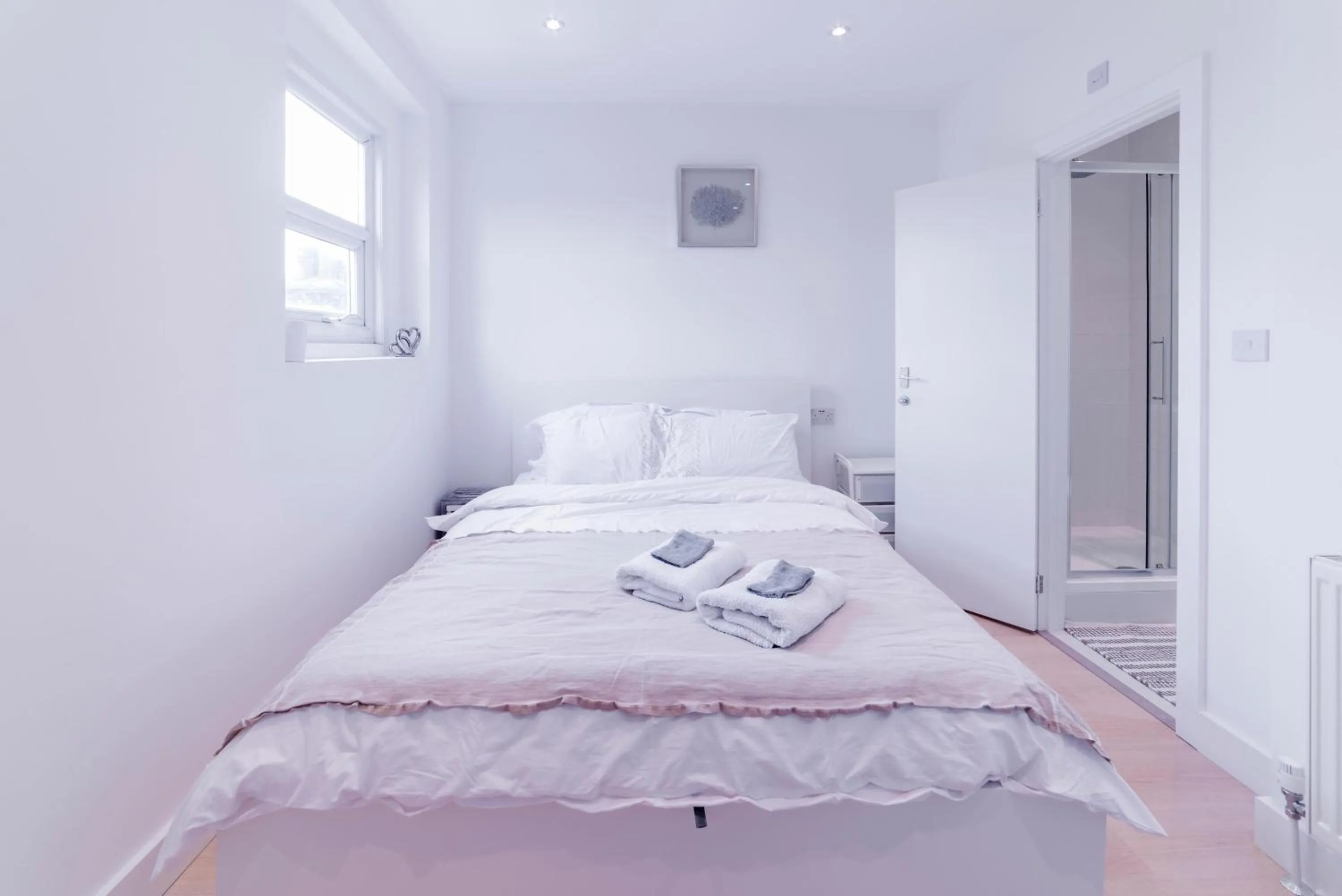 Bed in Quiet cosy rooms