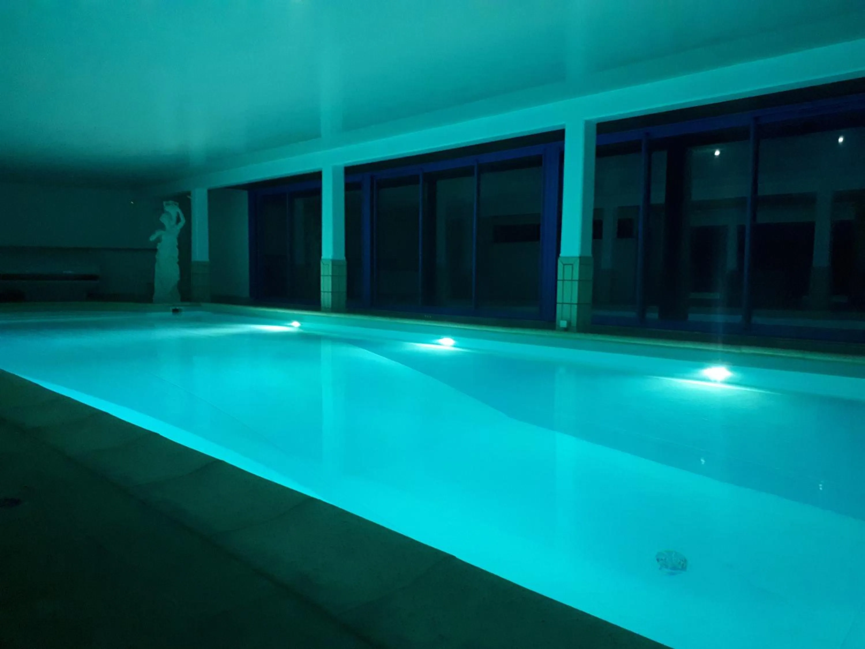 Swimming pool in Le Manoir de la mantille