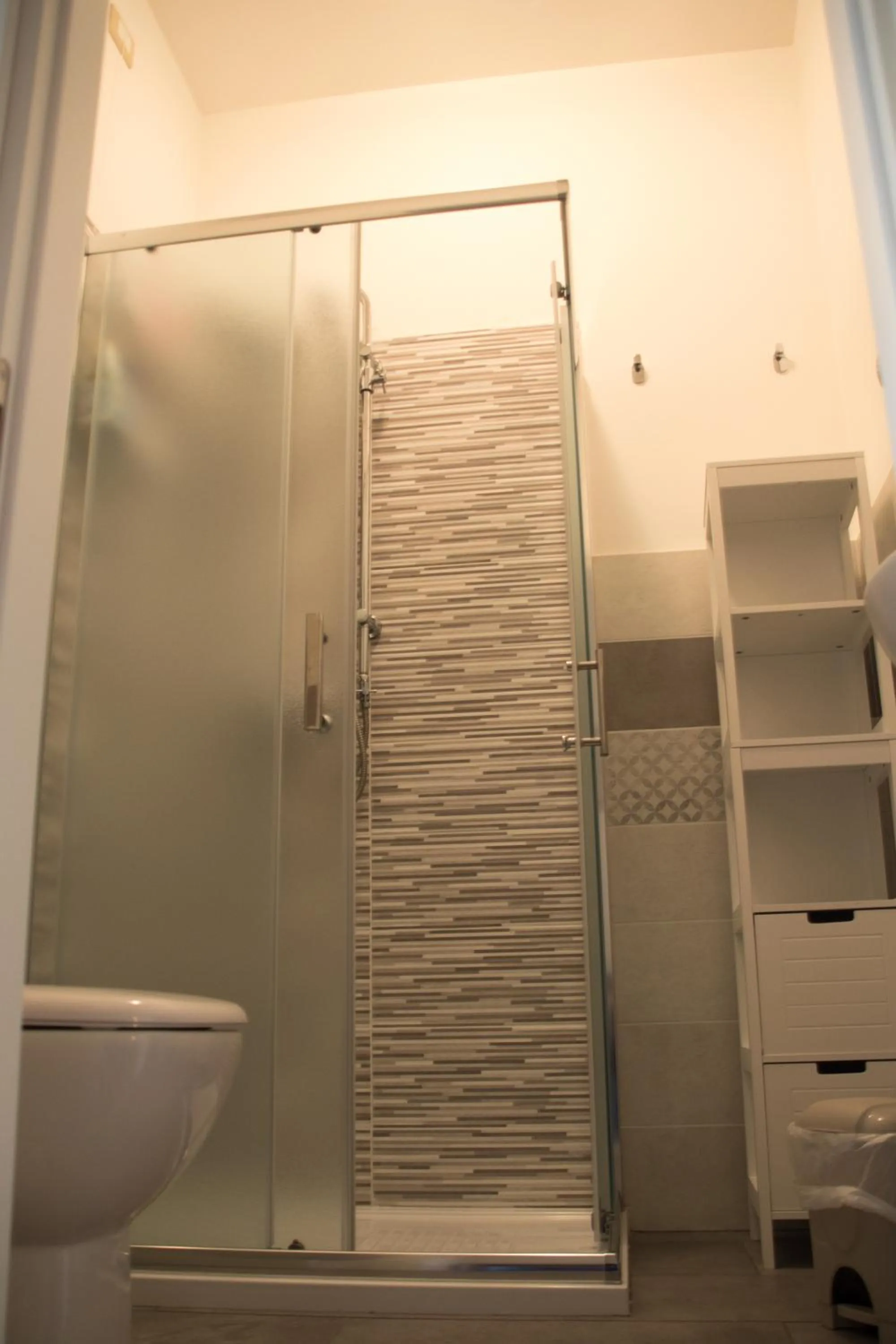 Shower in APRILE Bed and Breakfast