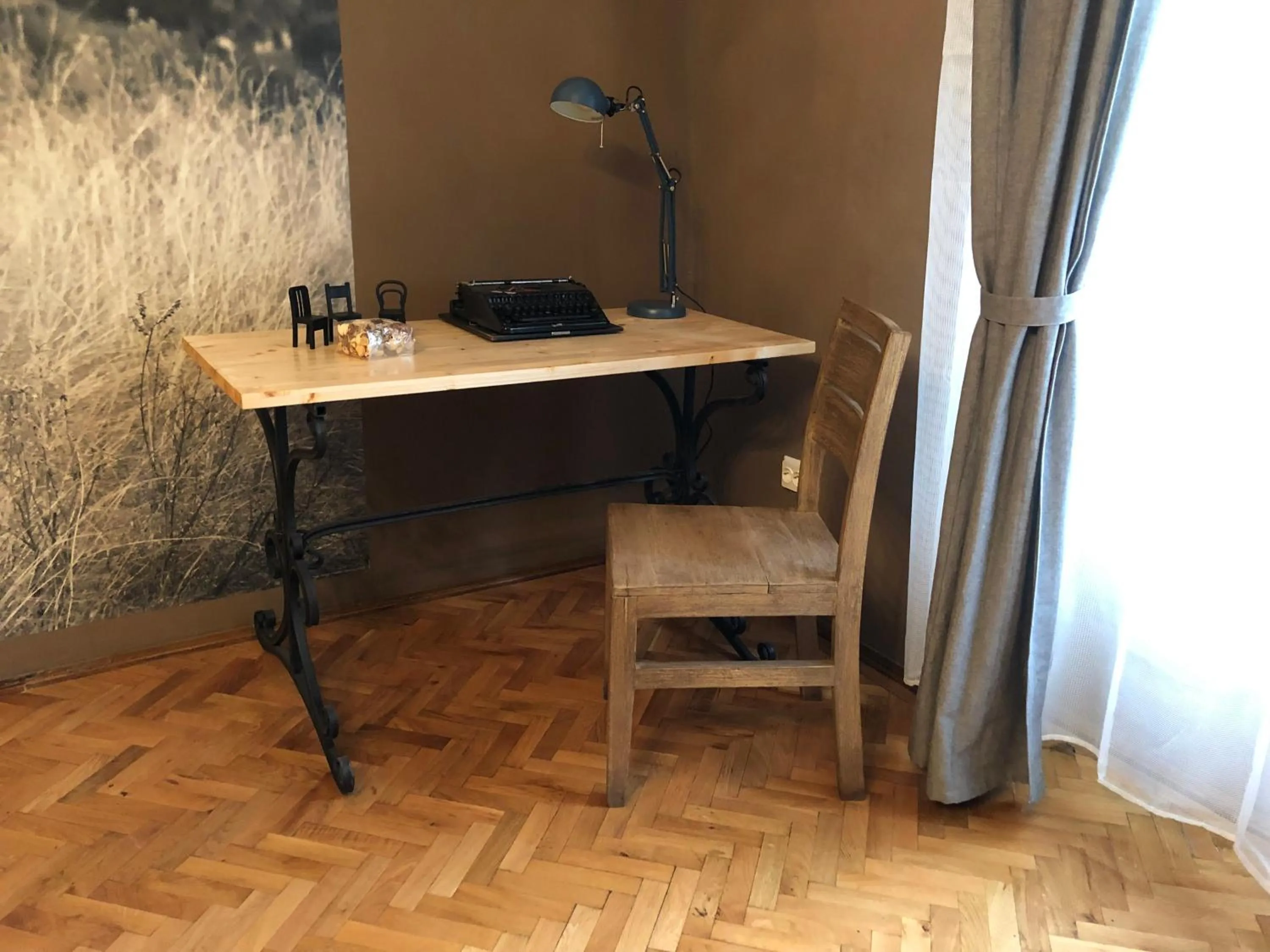 hair dresser in Poet Pastior Residence