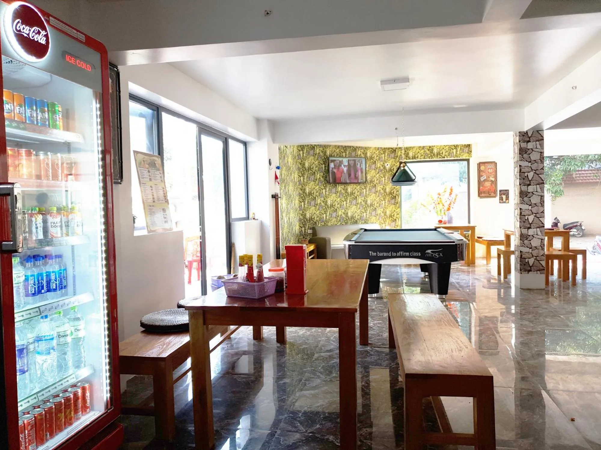 Restaurant/places to eat in Long Hotel and motobike rental