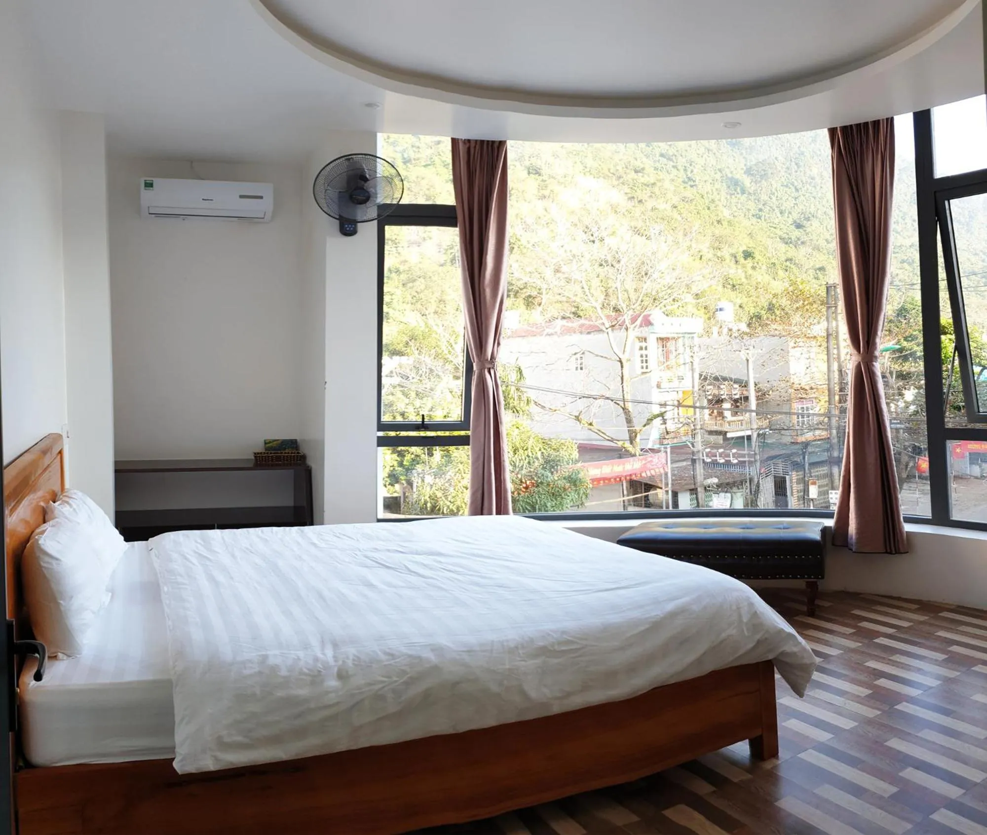 Bed in Long Hotel and motobike rental