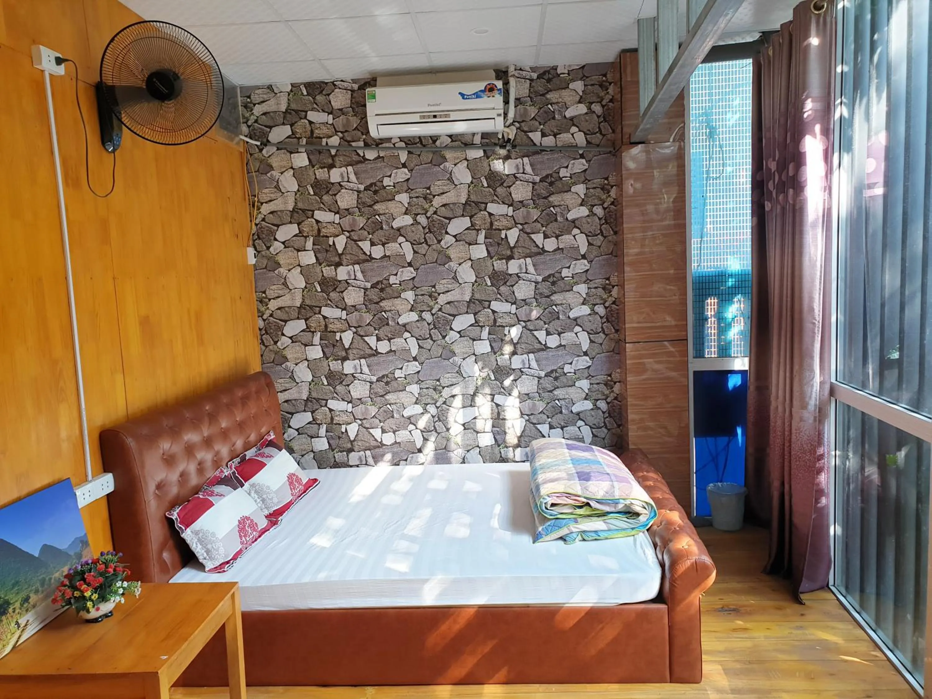 Bed in Long Hotel and motobike rental