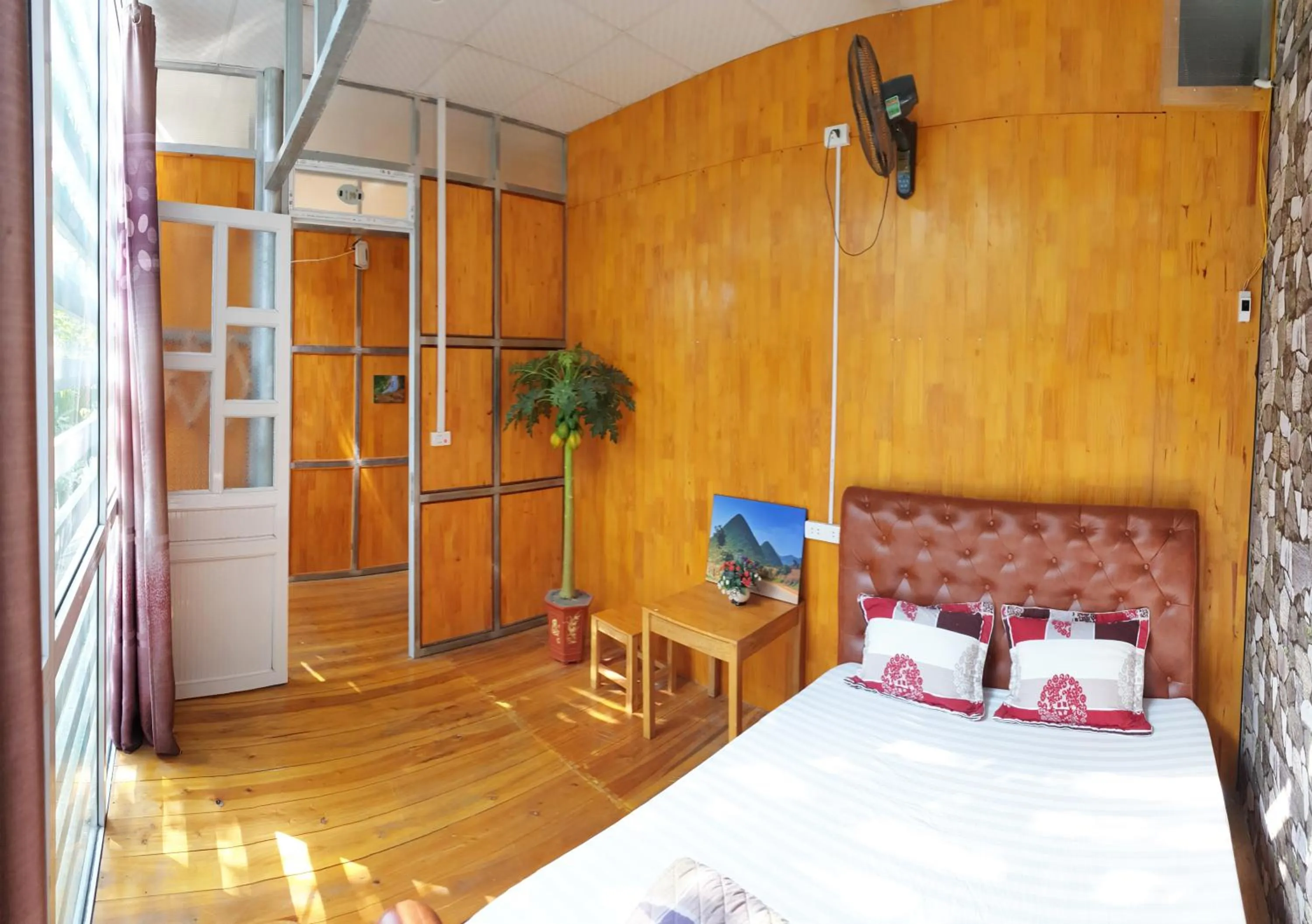 Bed in Long Hotel and motobike rental