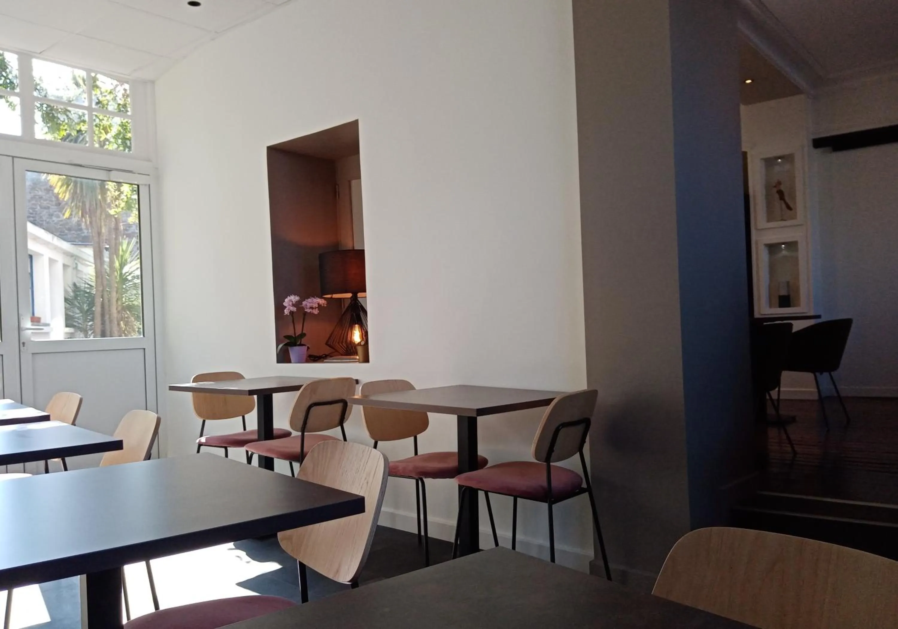 Seating area in Hôtel de France