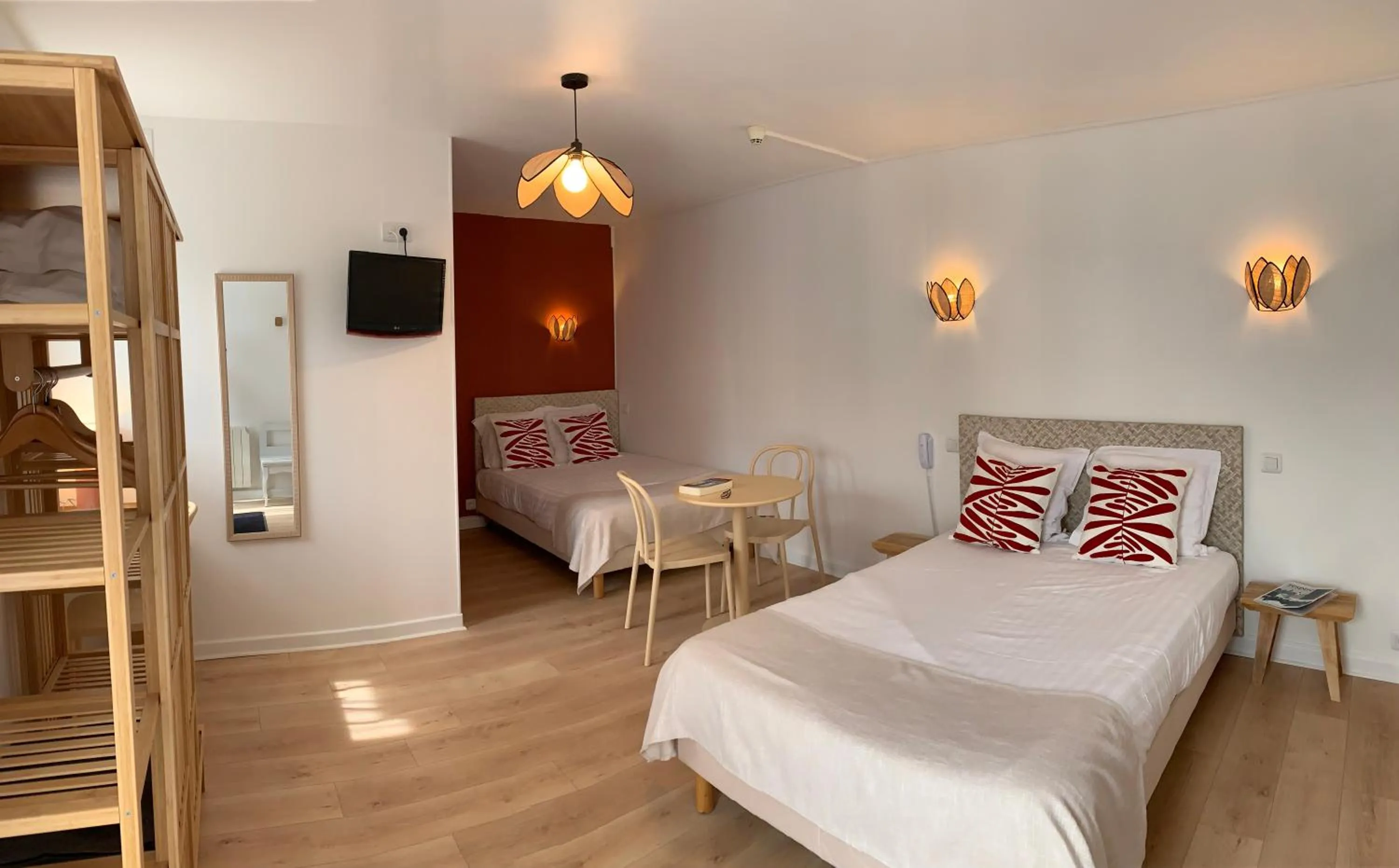 Bed in Hôtel de France