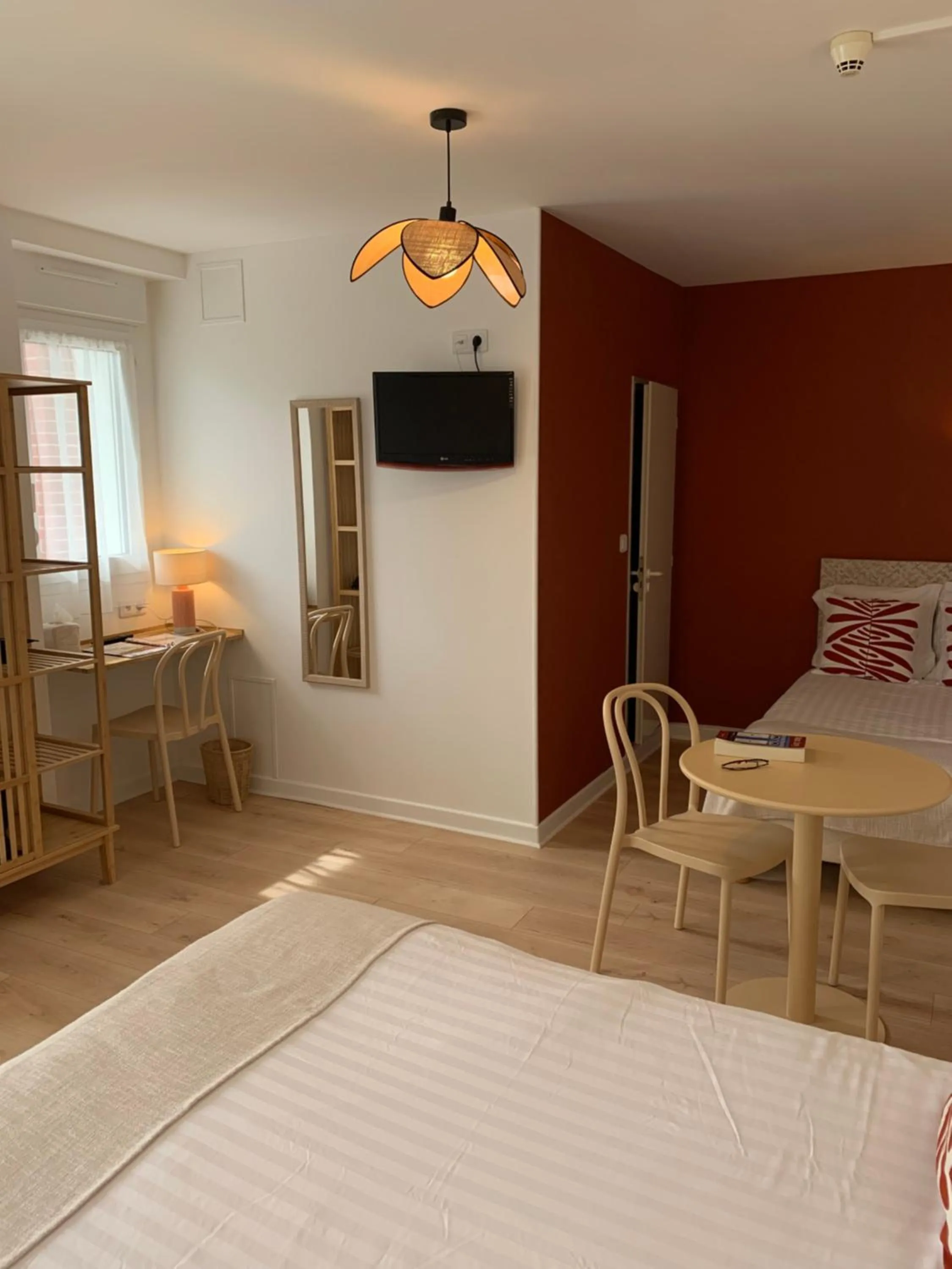 Bed in Hôtel de France