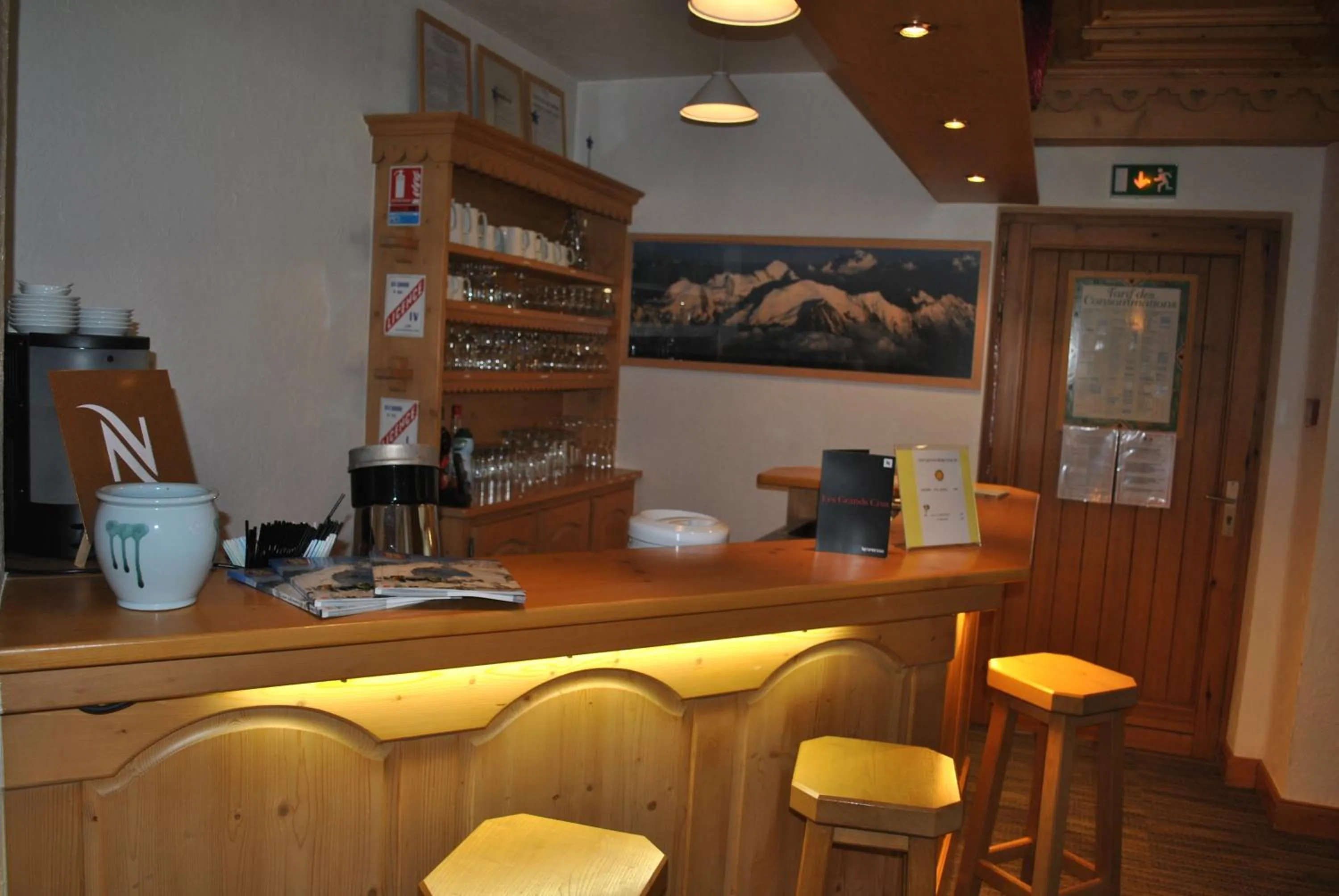 Lounge or bar in Oustalet