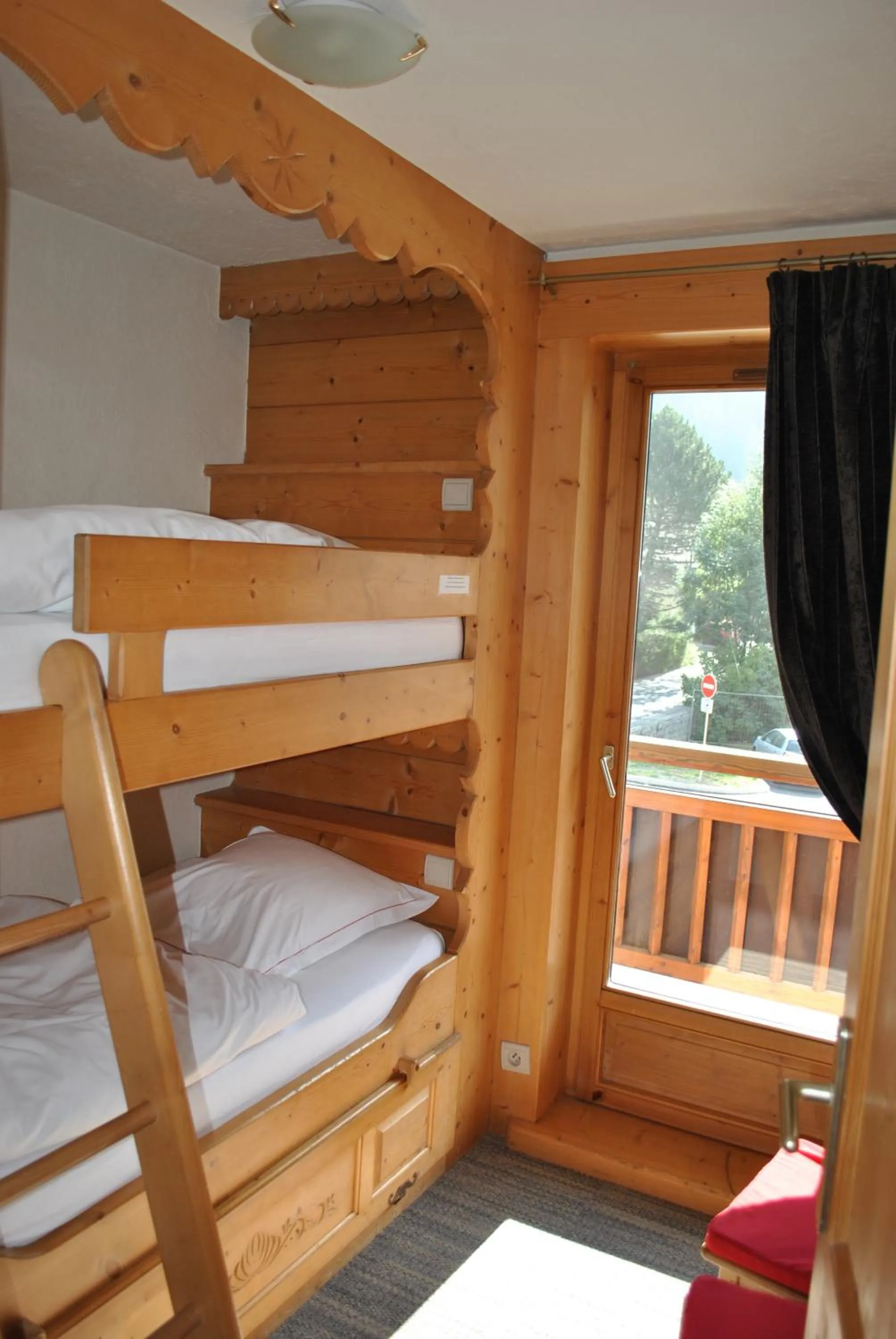 Decorative detail, Bed in Oustalet