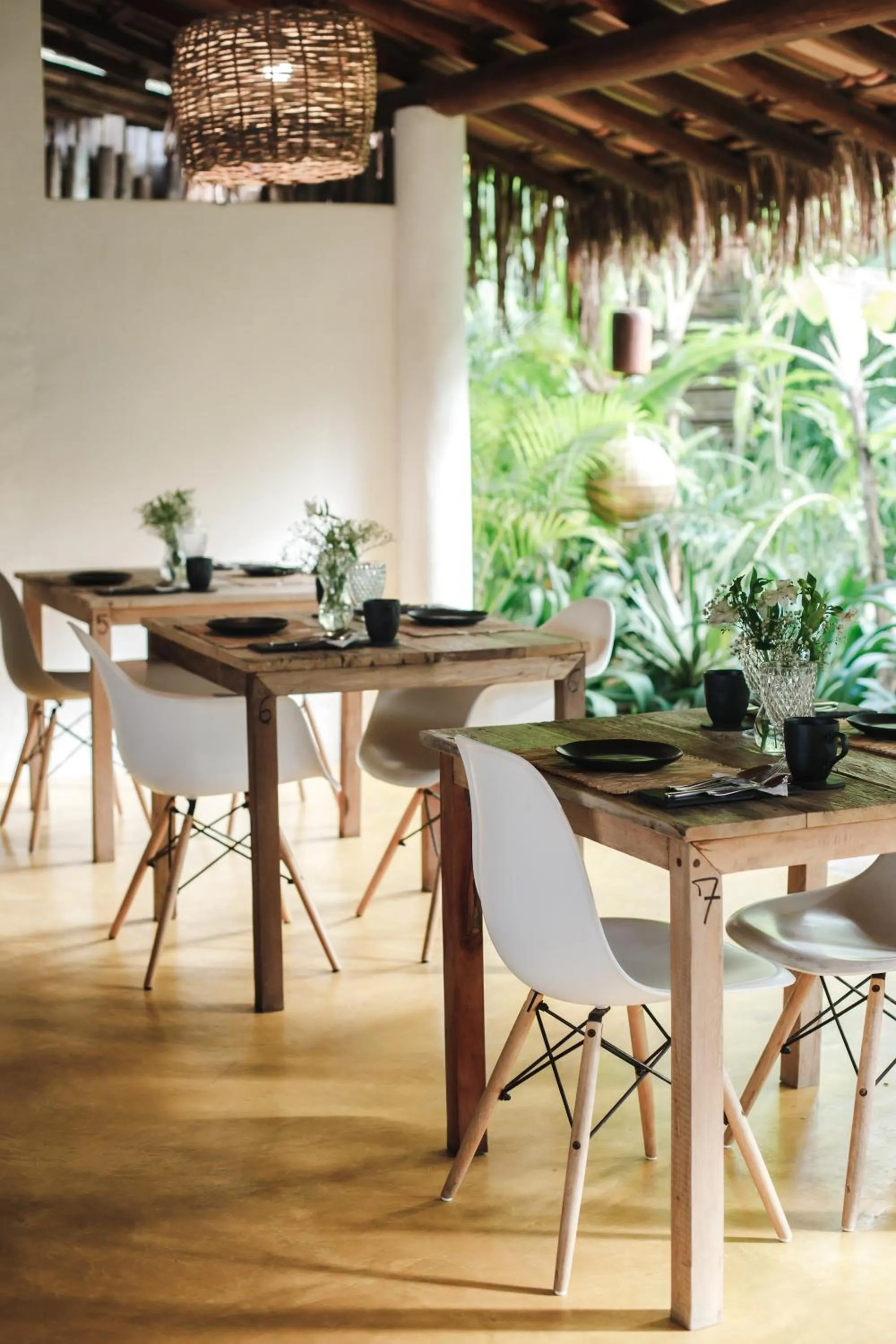 Restaurant/places to eat in Pousada Seis e Meia