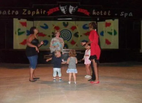 Evening entertainment in Zephir Hôtel & Spa