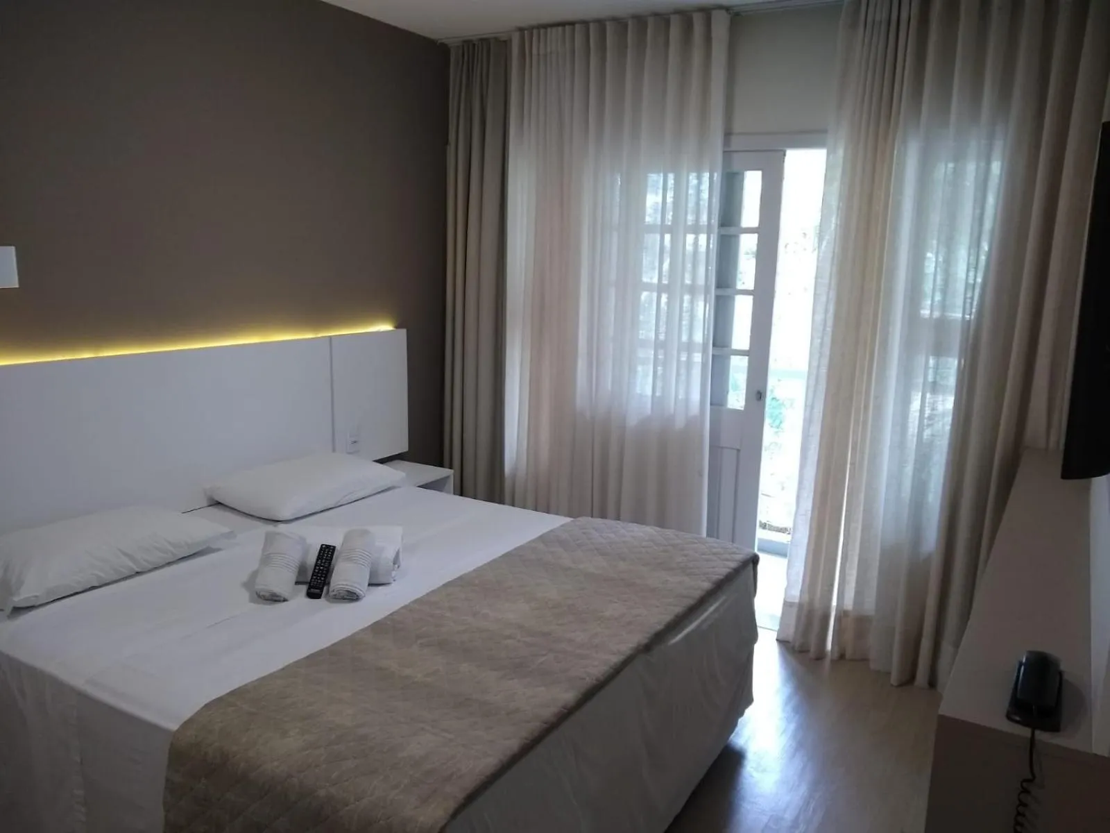 Bedroom, Bed in Caravaggio Praia Hotel