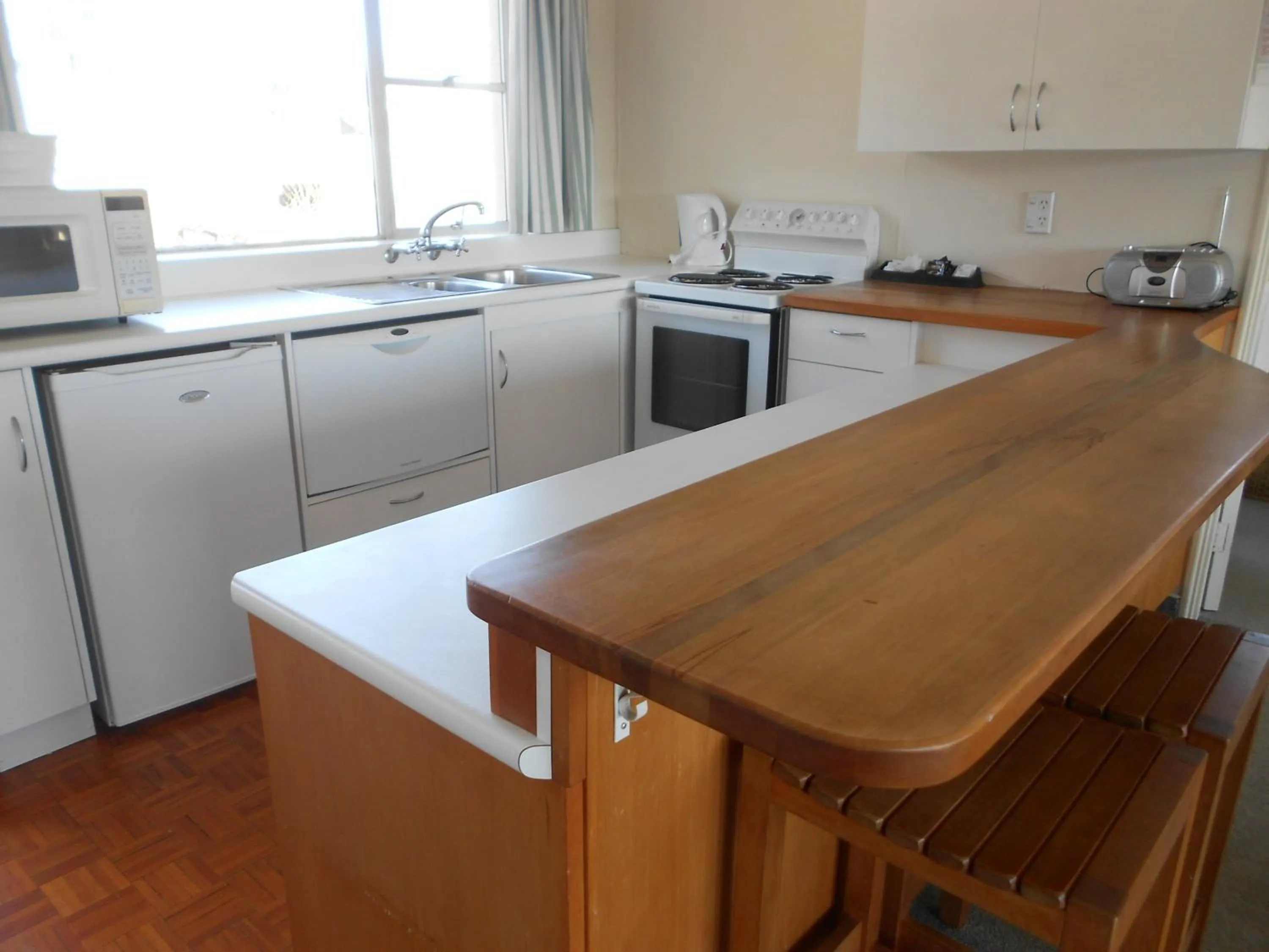 Kitchen or kitchenette in Panorama Court