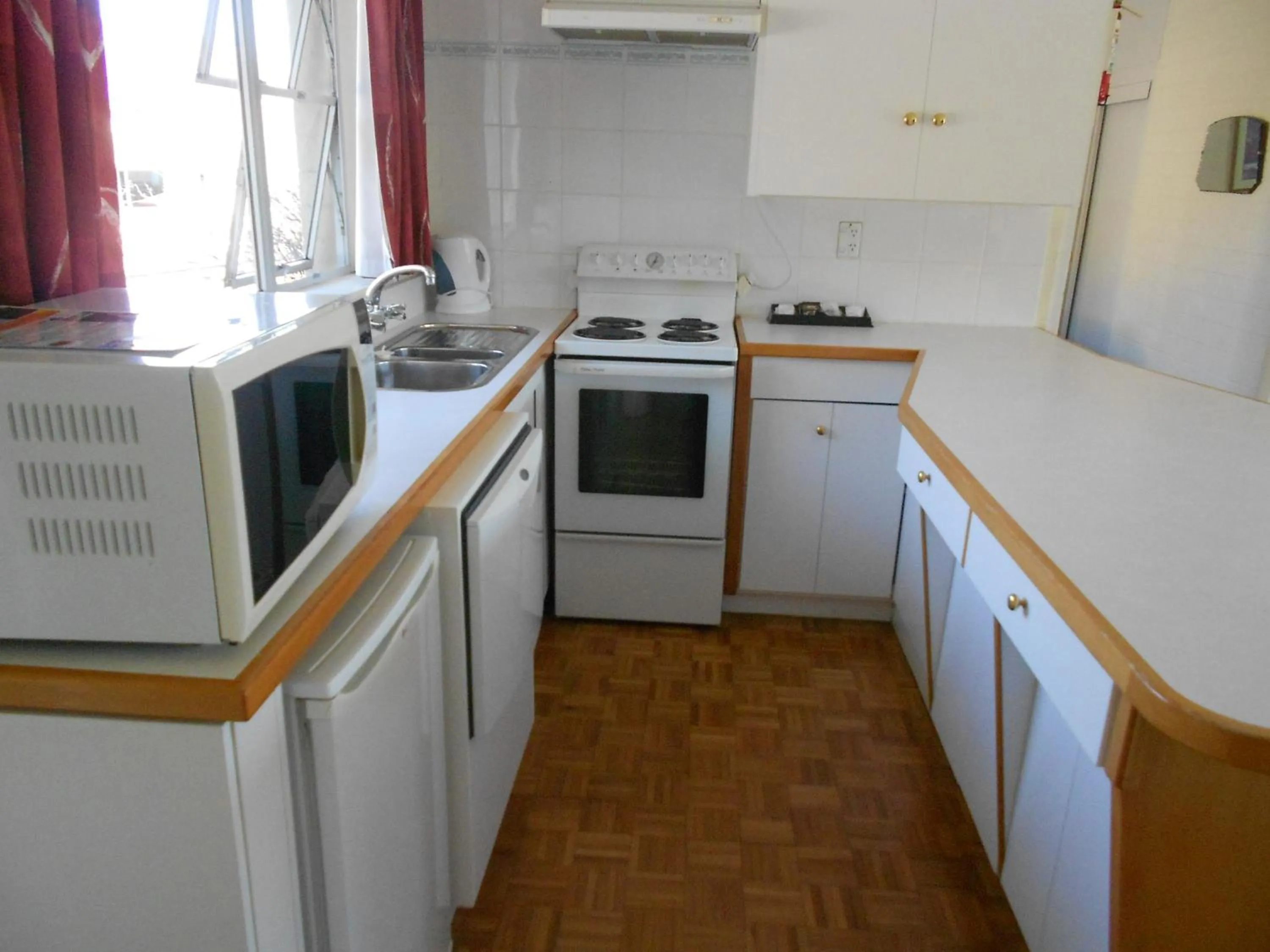 Kitchen or kitchenette in Panorama Court