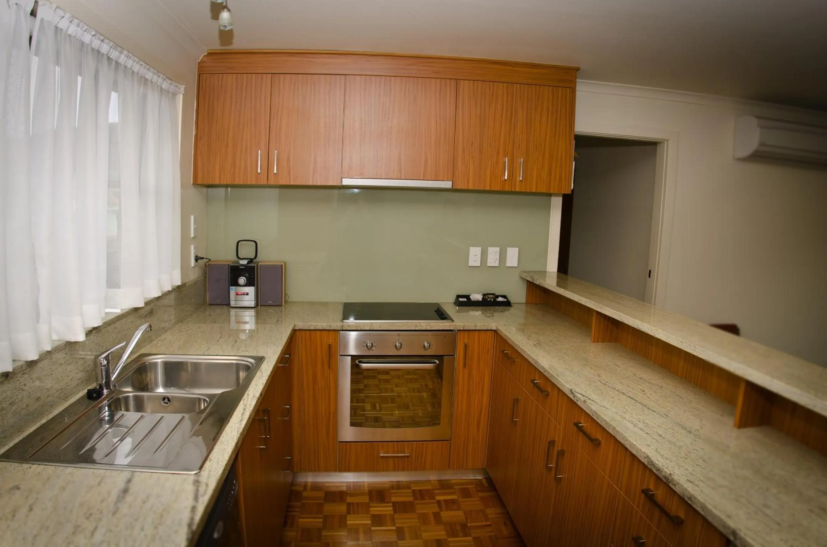 Kitchen or kitchenette in Panorama Court