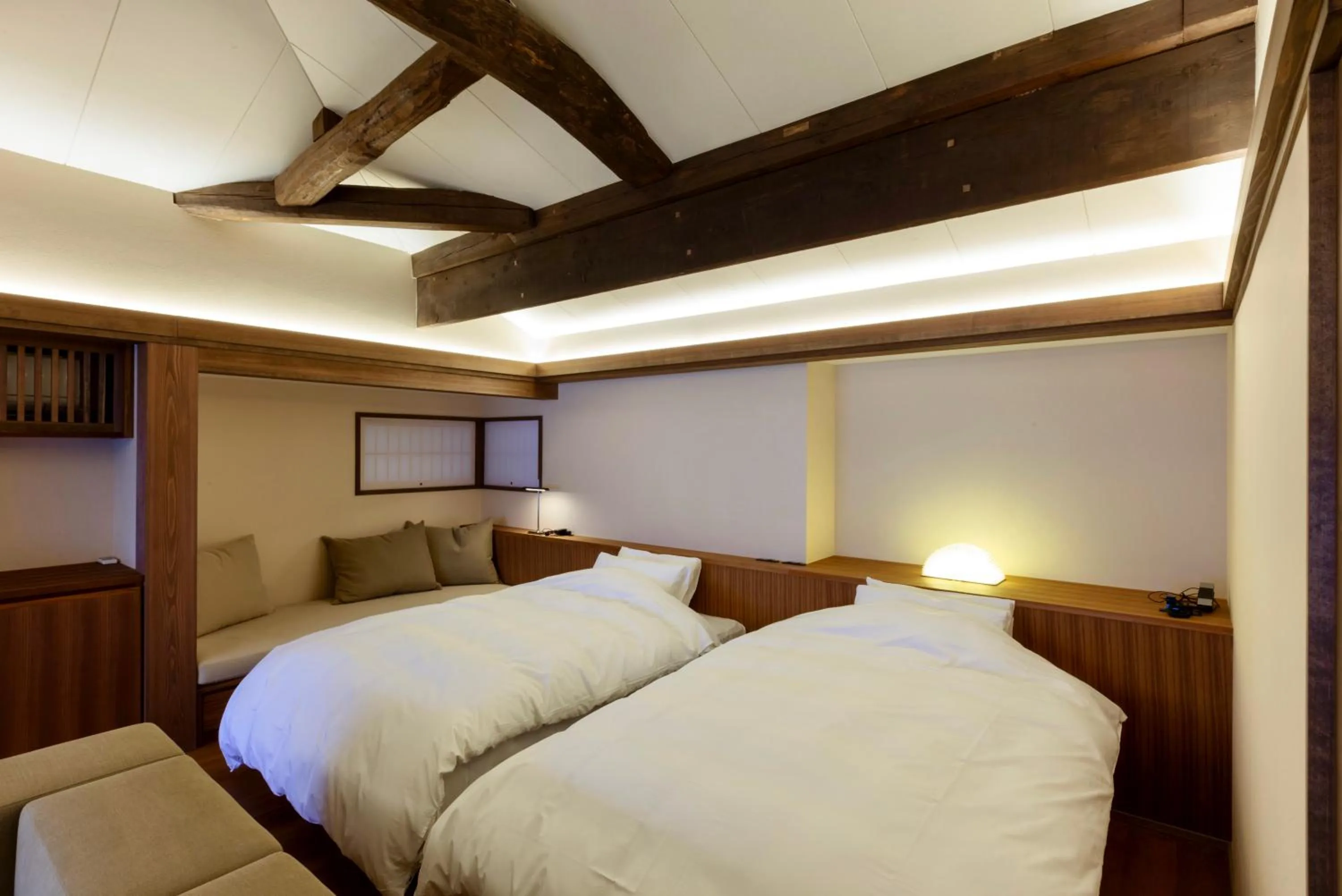 Photo of the whole room, Bed in Genmyoan