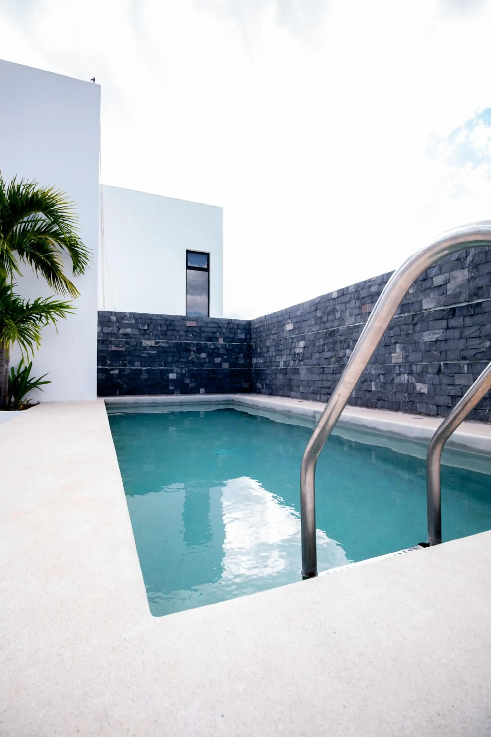 Swimming pool in Arkana 9 Suites by Grupo Amber