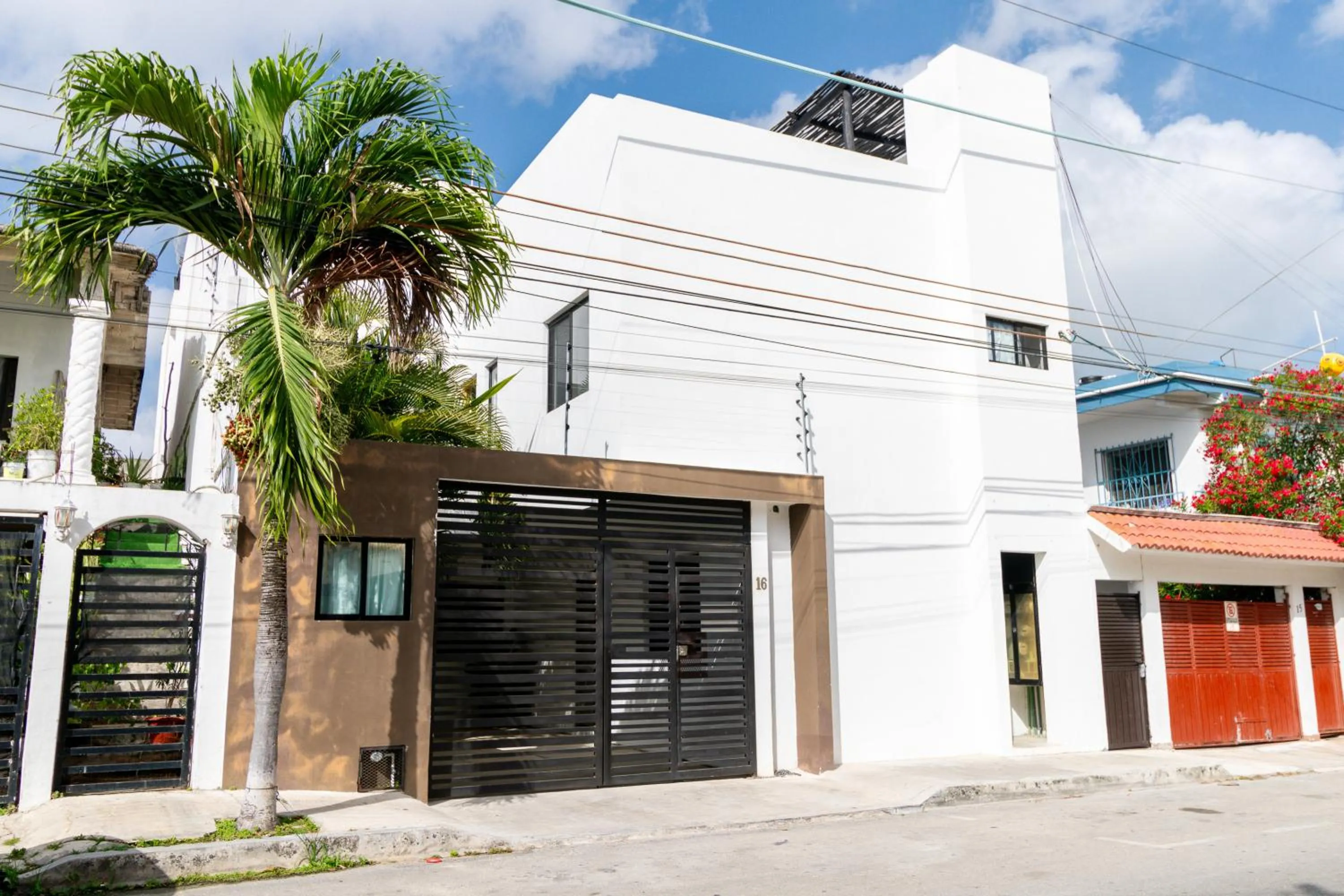 Facade/entrance in Arkana 9 Suites by Grupo Amber