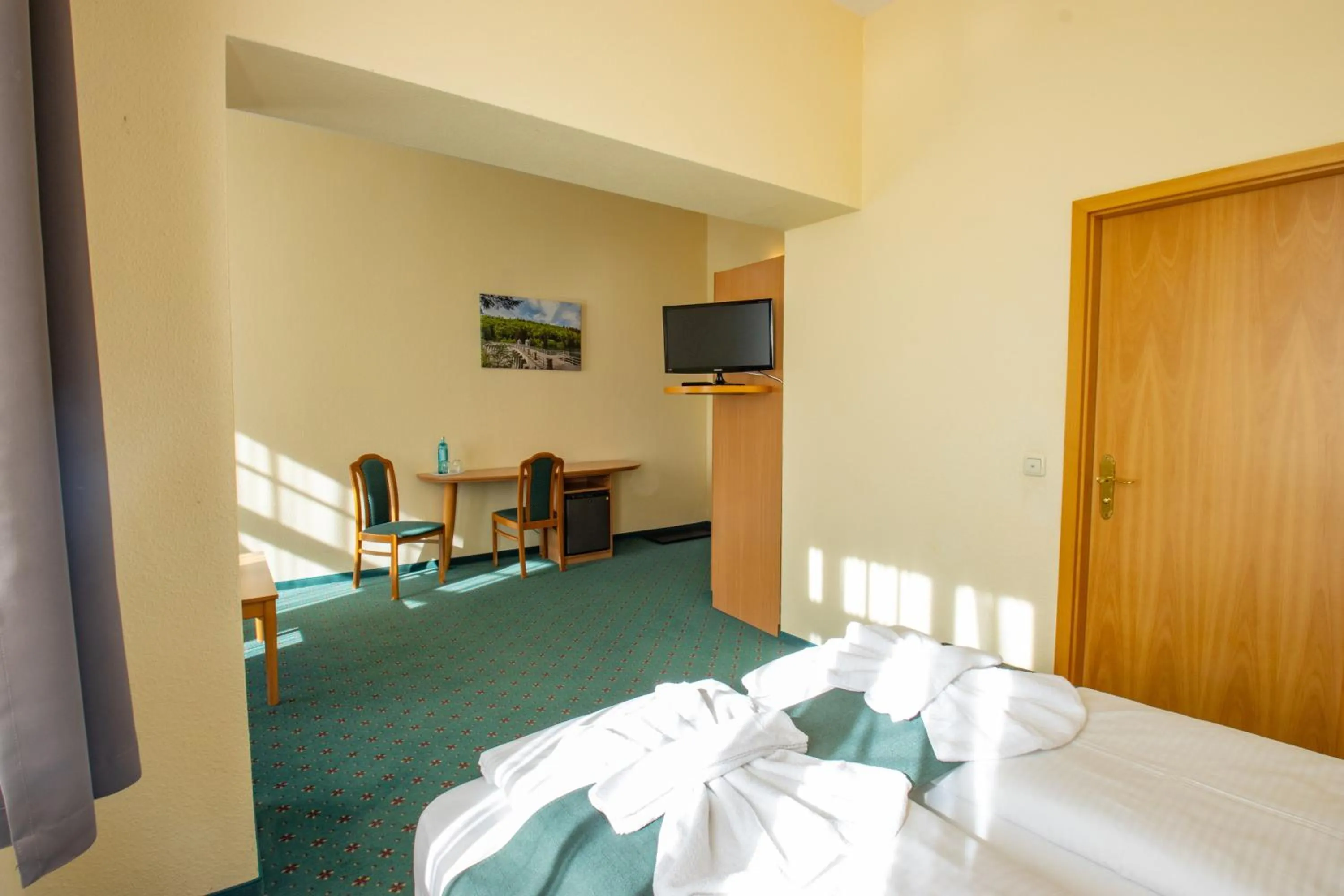 Photo of the whole room, Bed in Ferien Hotel Villa Südharz