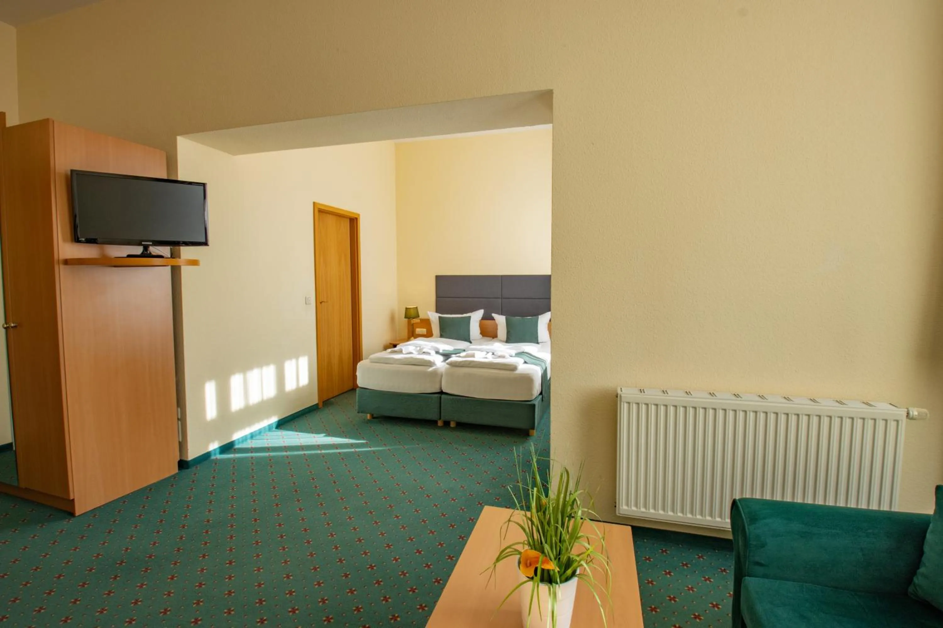 Photo of the whole room, Bed in Ferien Hotel Villa Südharz