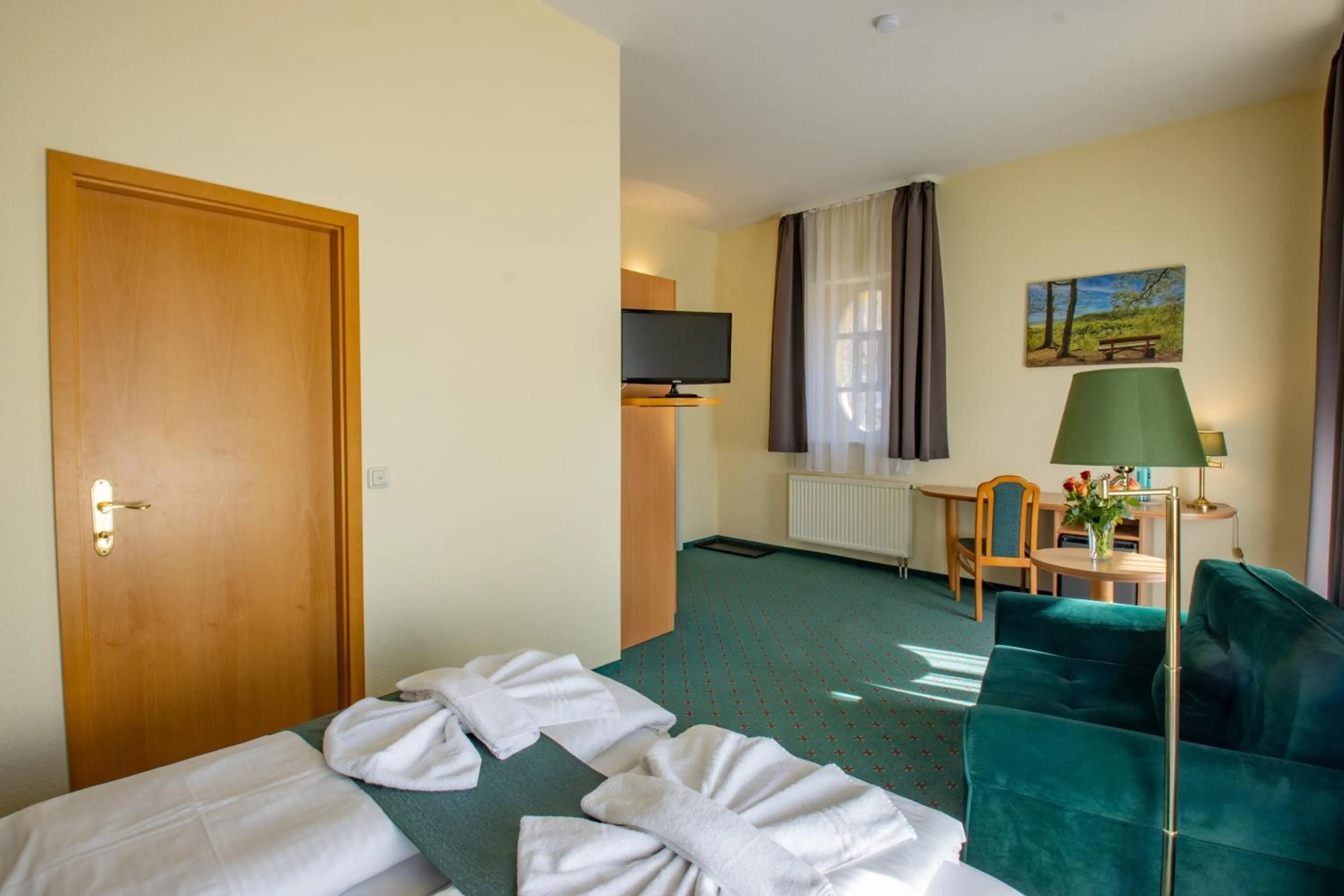 Photo of the whole room, Bed in Ferien Hotel Villa Südharz