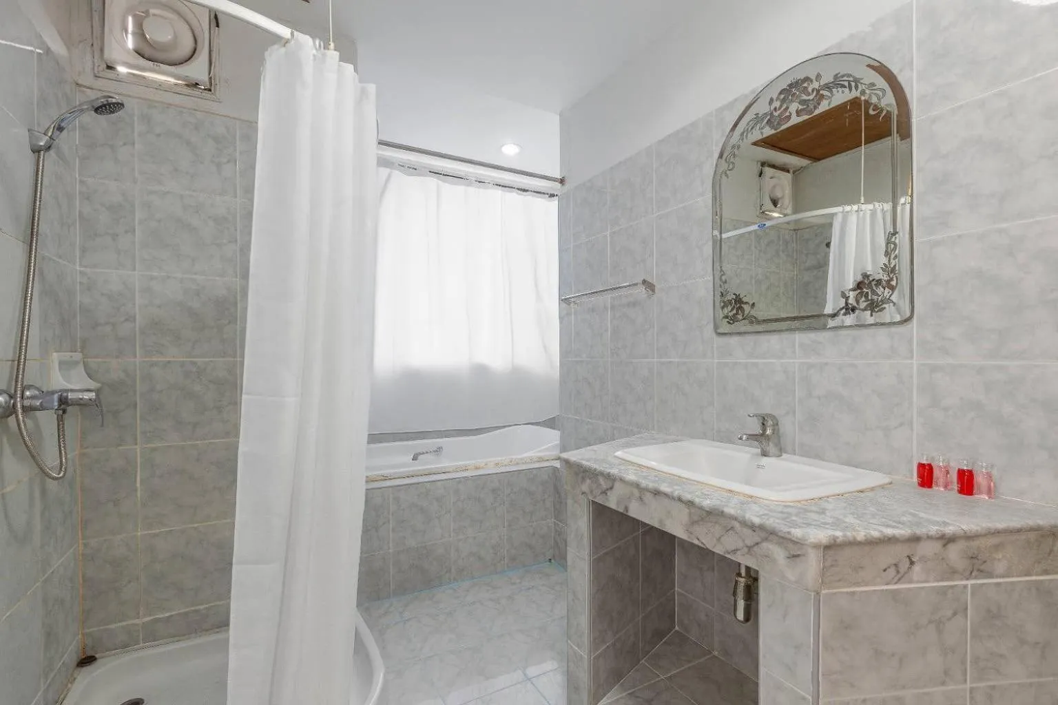 Shower in Break Point Patong Hotel