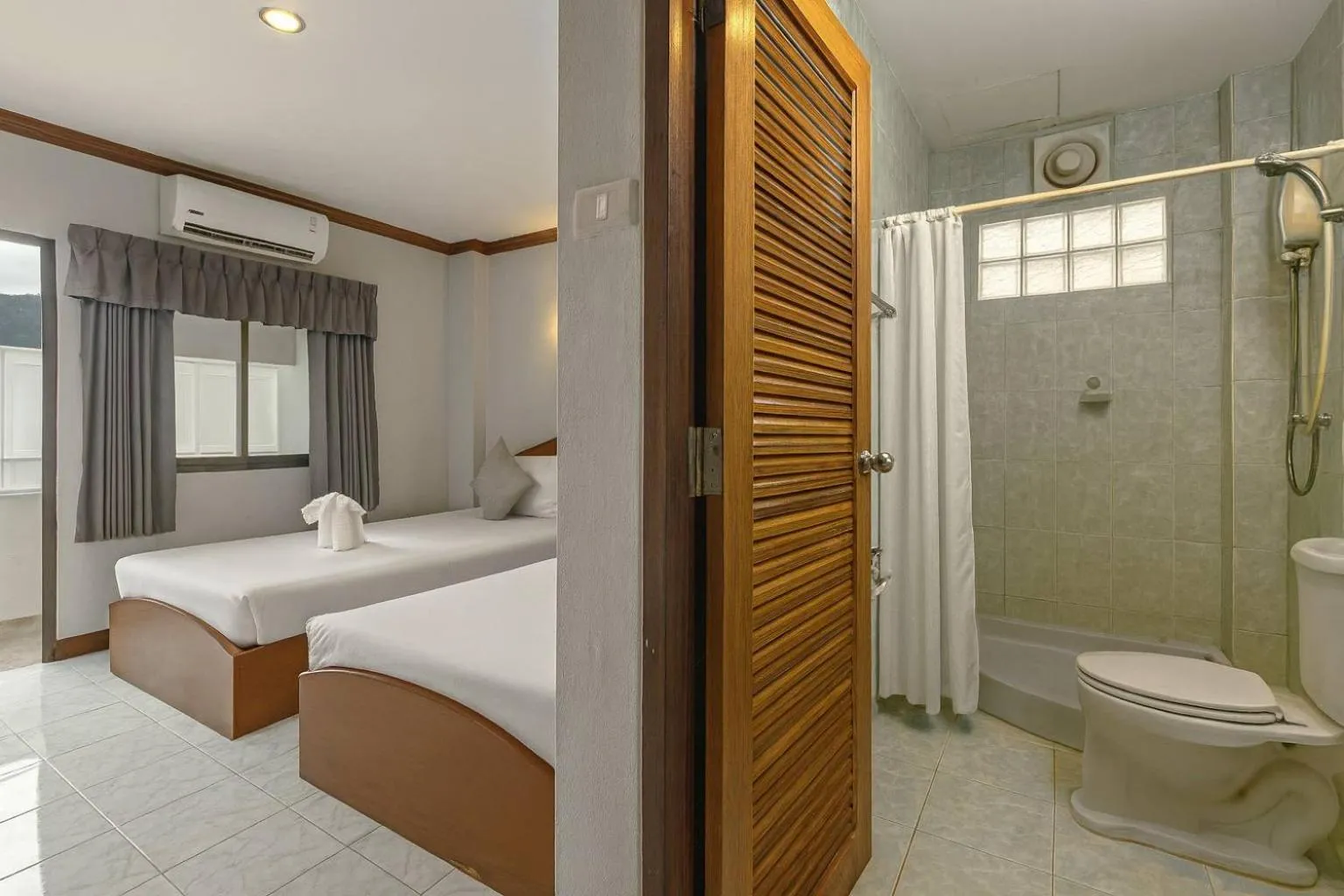 Shower in Break Point Patong Hotel