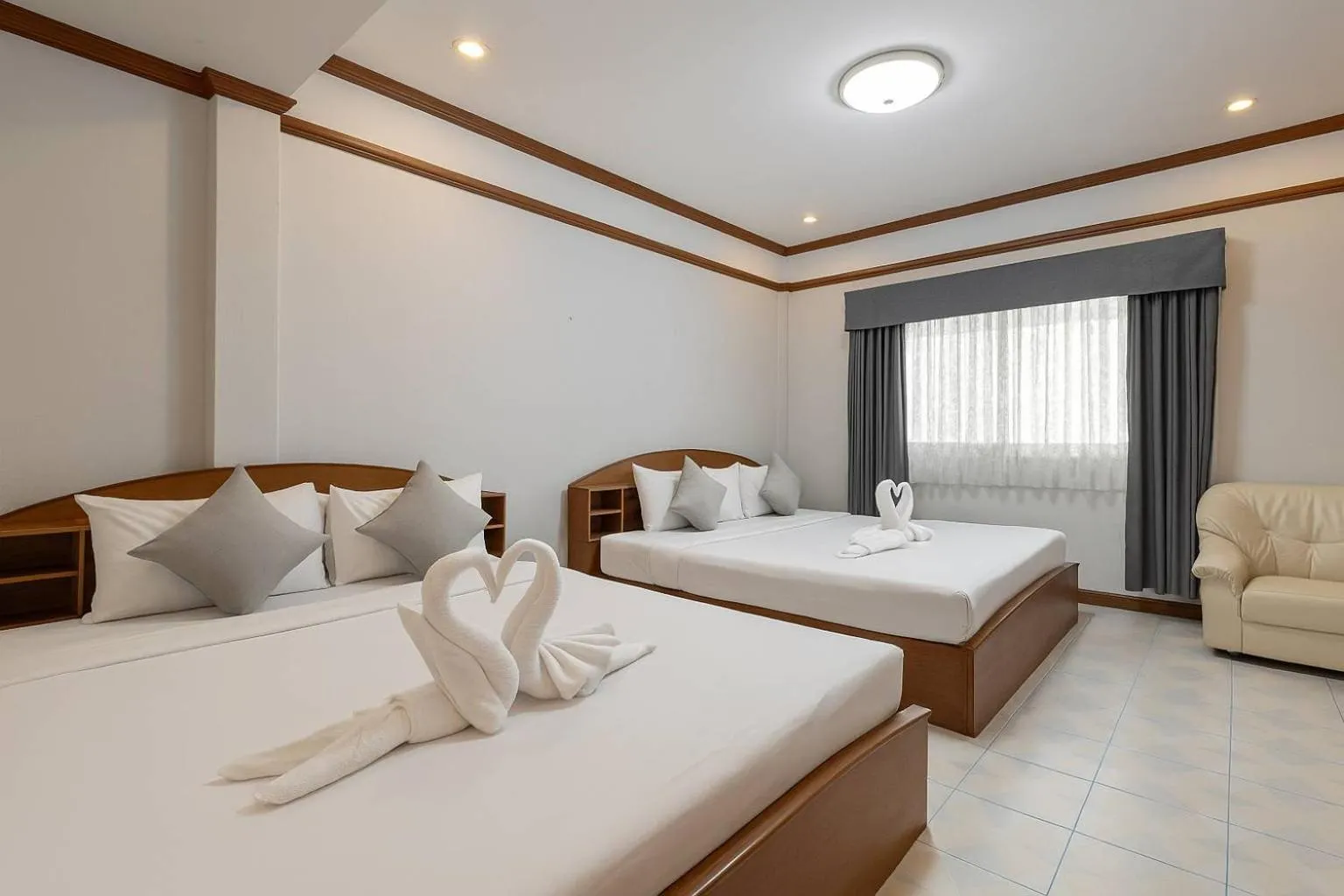 Living room, Bed in Break Point Patong Hotel