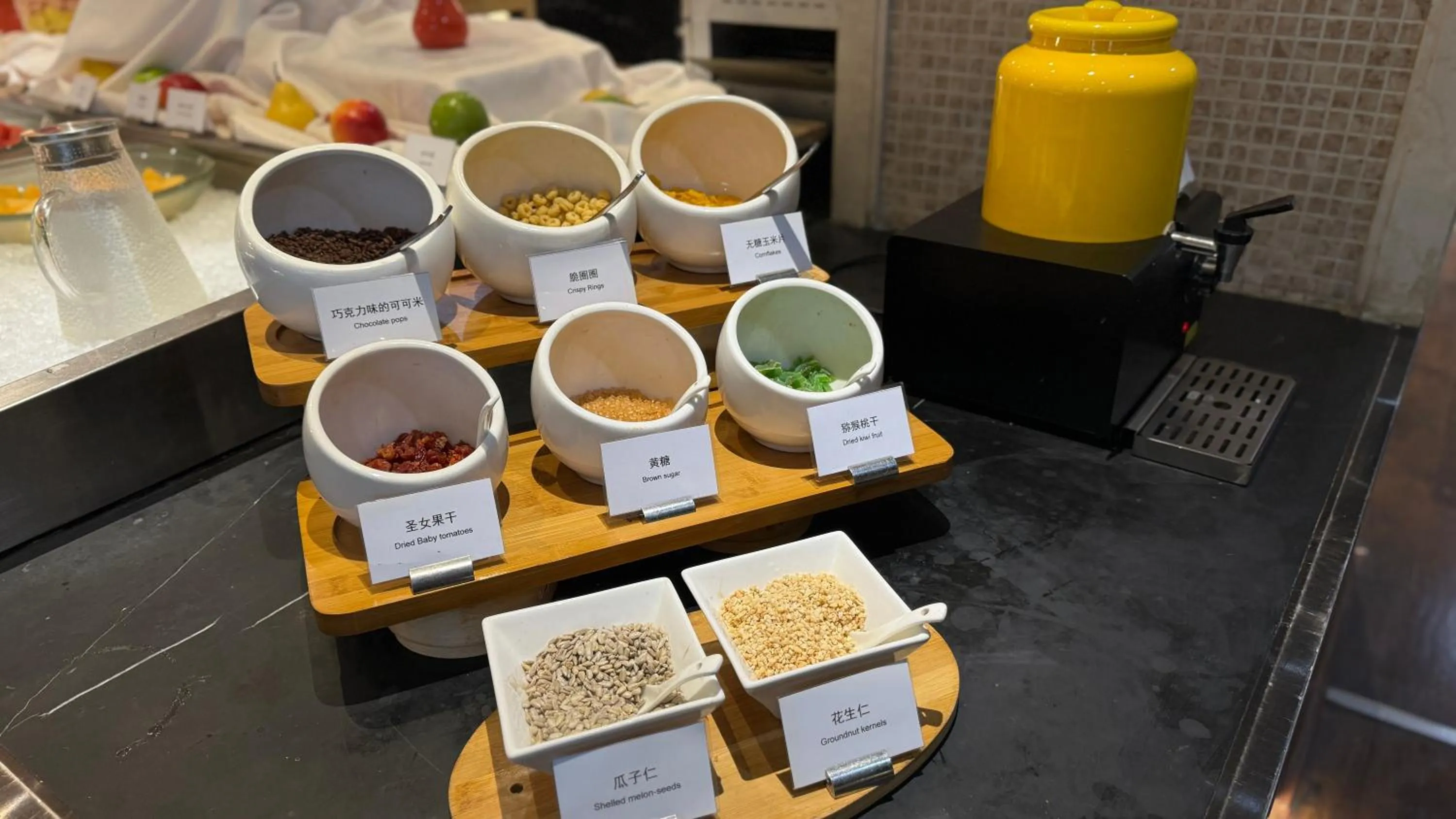 Breakfast in Jin Jiang West Capital International Hotel the Bell and Drum Tower Muslim quarter & Metro Line 6 & indoor swimming pool & self-service free laundry room