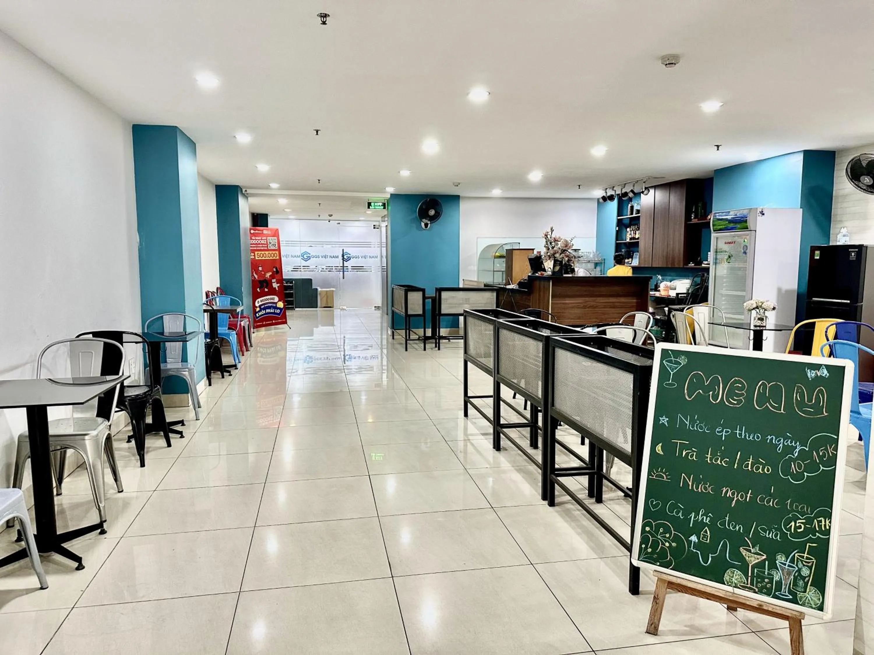 Restaurant/places to eat in The Jade Hotel near Tan Son Nhat Airport