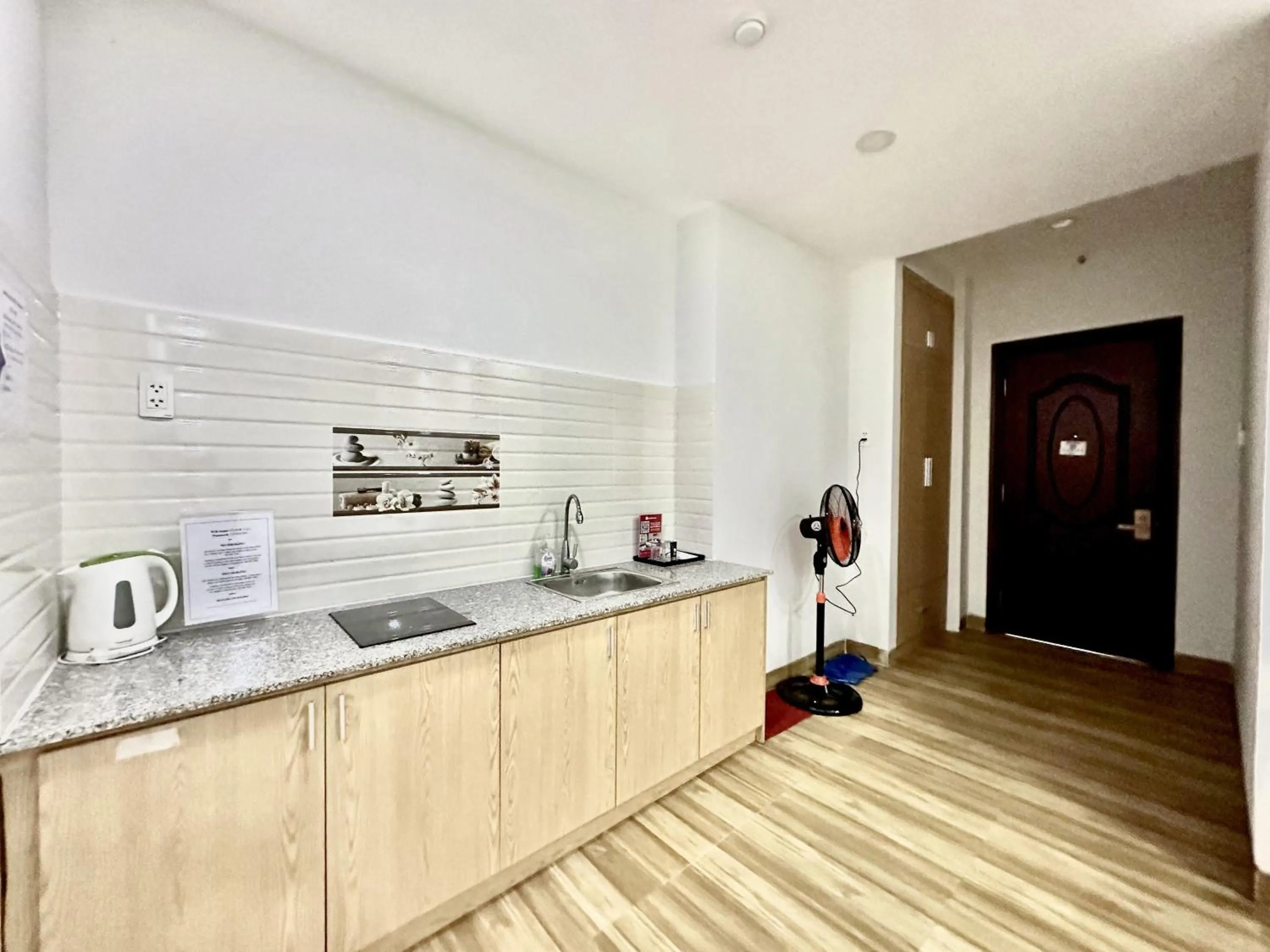 Kitchen or kitchenette in The Jade Hotel near Tan Son Nhat Airport