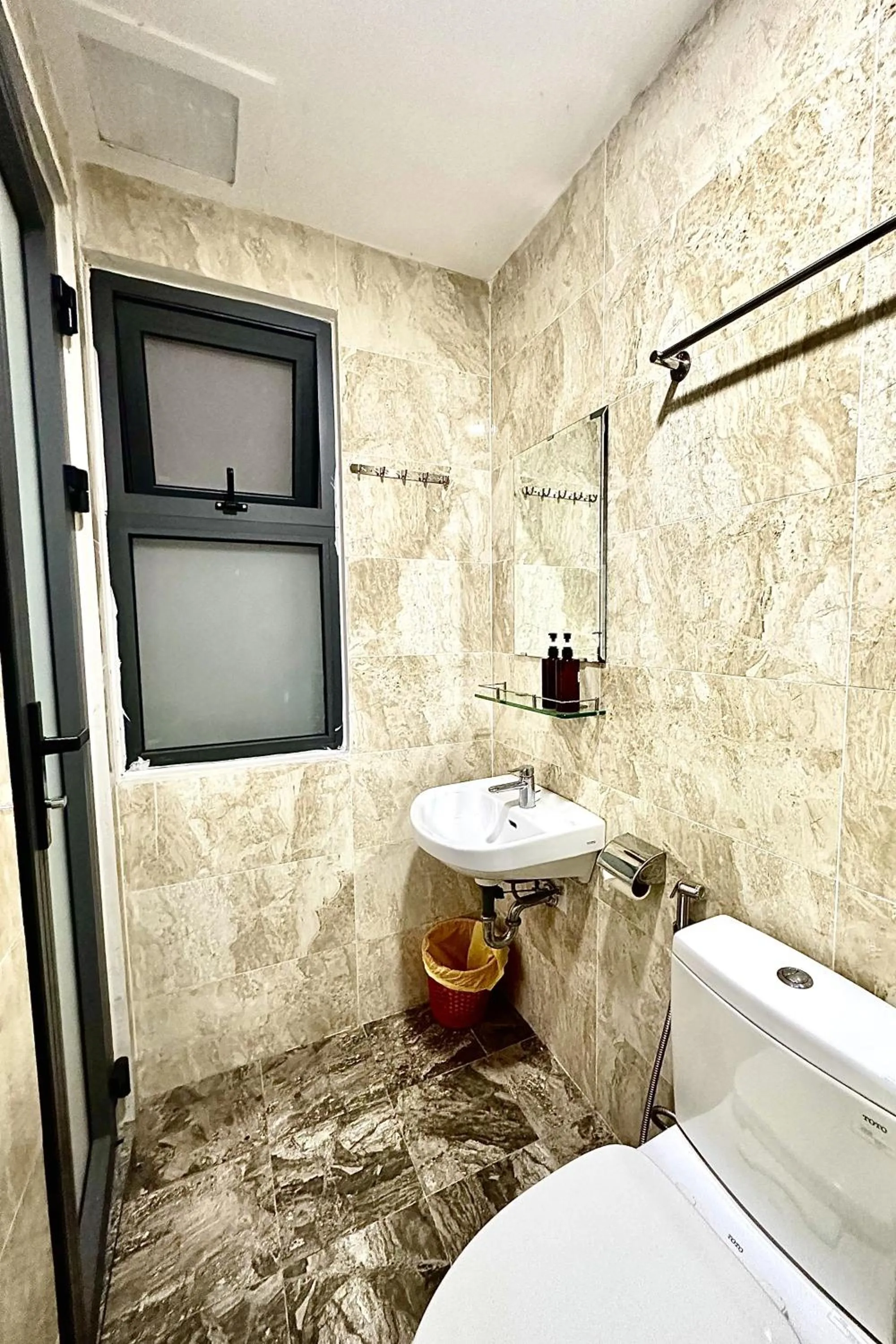 Shower in The Jade Hotel near Tan Son Nhat Airport