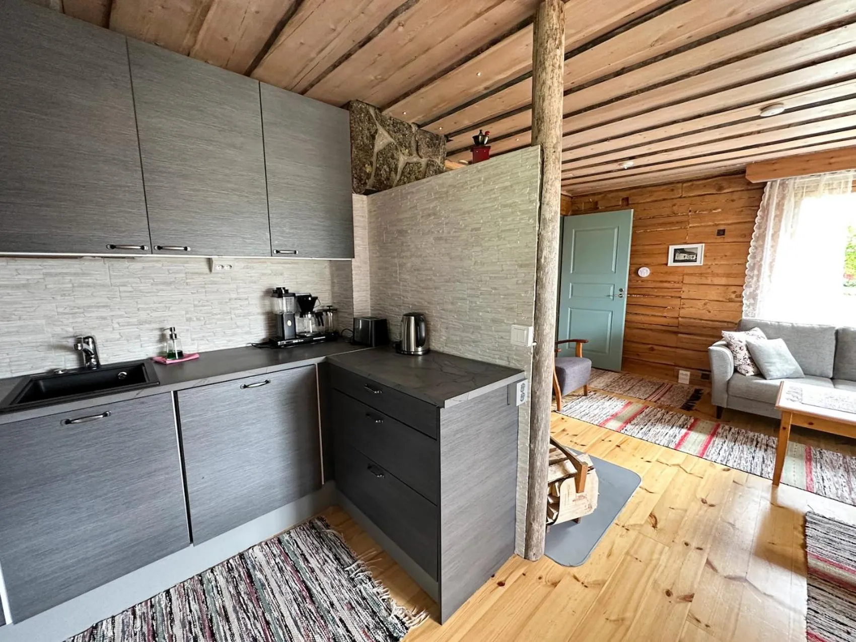 Kitchen or kitchenette in Napapiirin Järvilomat