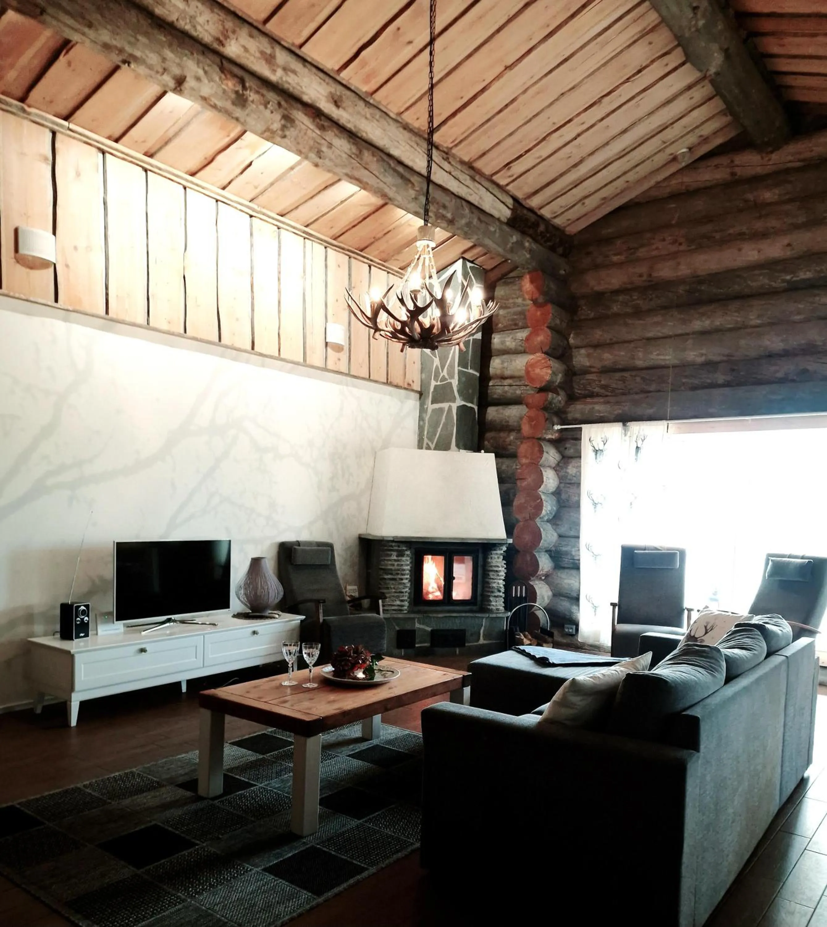 Living room in Napapiirin Järvilomat