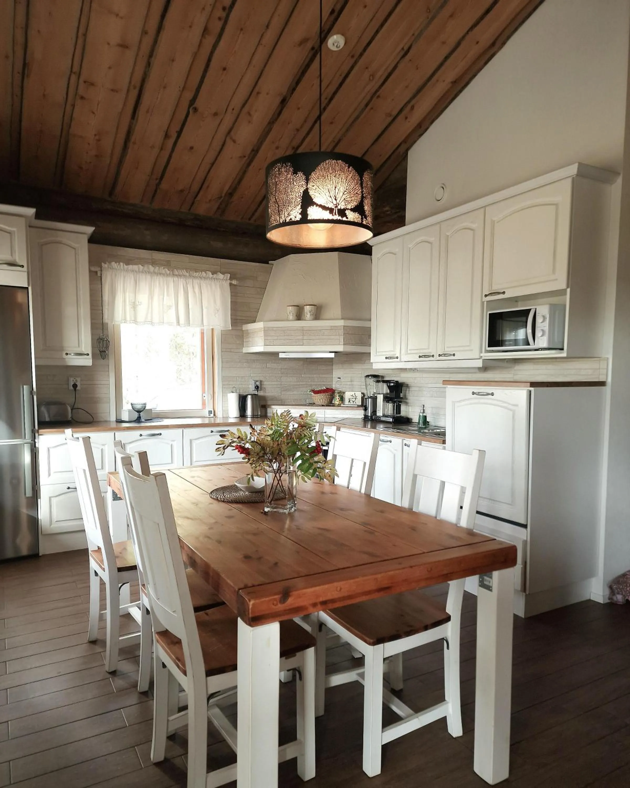 Kitchen or kitchenette in Napapiirin Järvilomat