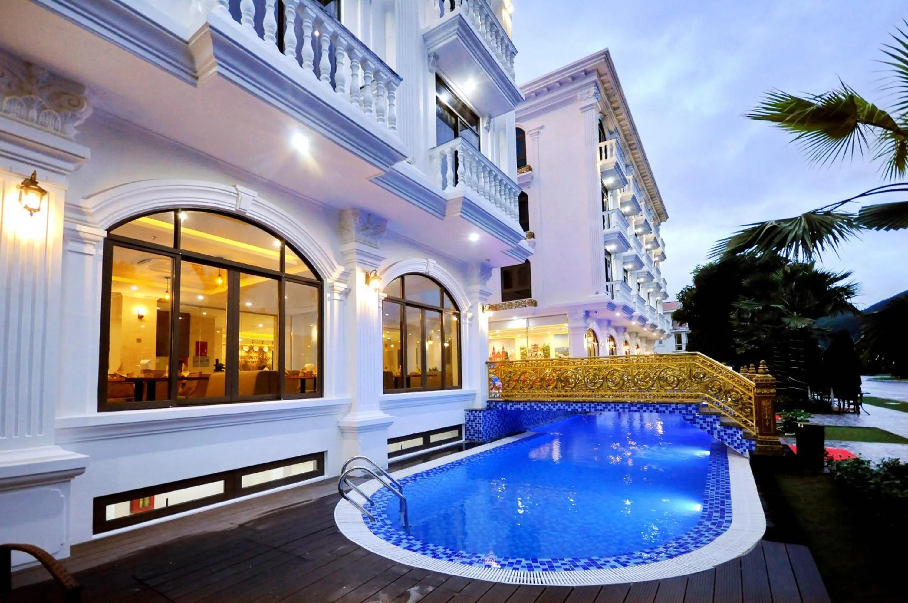 Swimming pool in Crown Nguyen Hoang Hotel