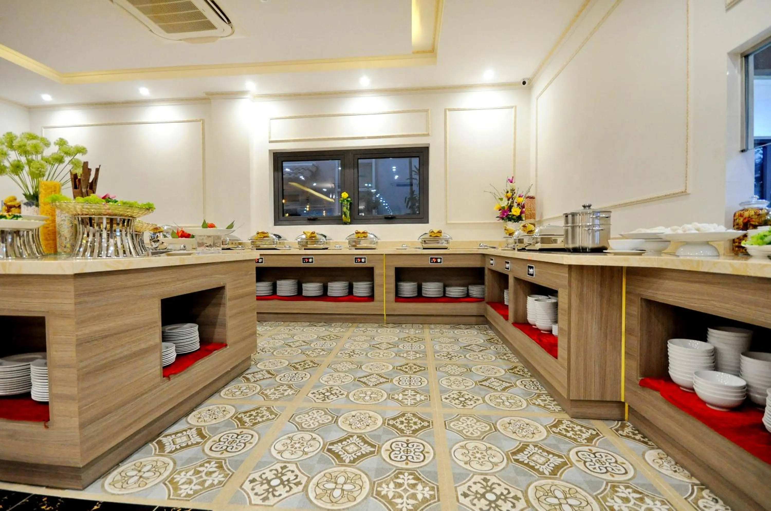 Food and drinks in Crown Nguyen Hoang Hotel