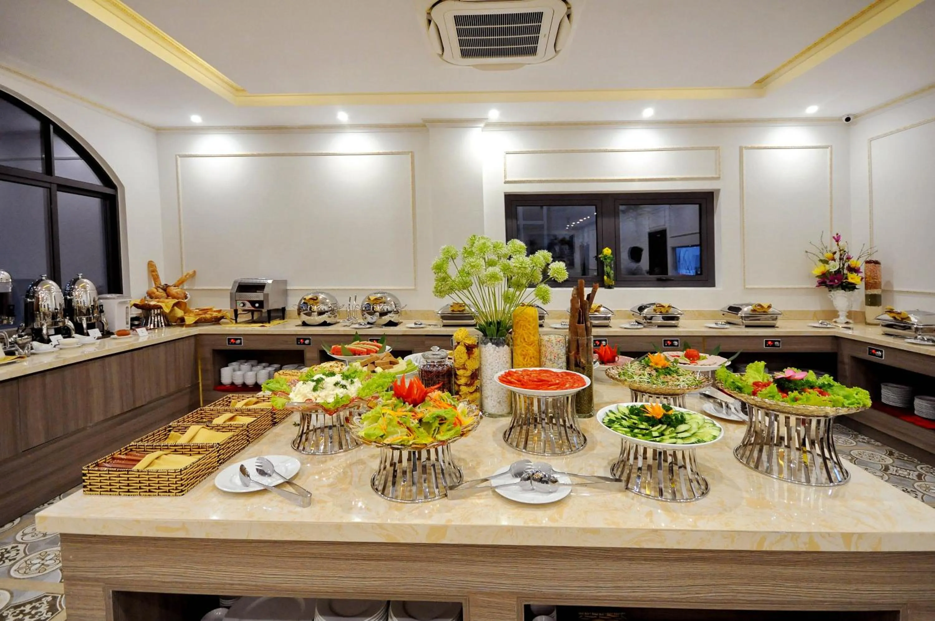 Food and drinks in Crown Nguyen Hoang Hotel